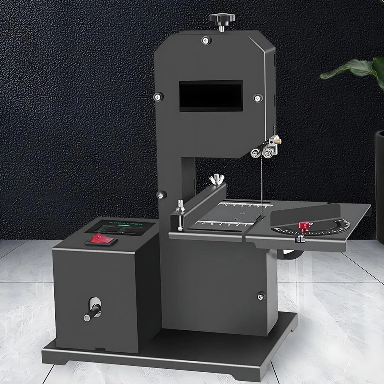 Taśmowa piła stołowa do obróbki drewna o mocy 800W z odchylanym do 45° metalowym stołem roboczym, wysokością cięcia 70 mm i przewężeniem 90 mm, cięciem krzywoliniowym i prostym, piły taśmowe