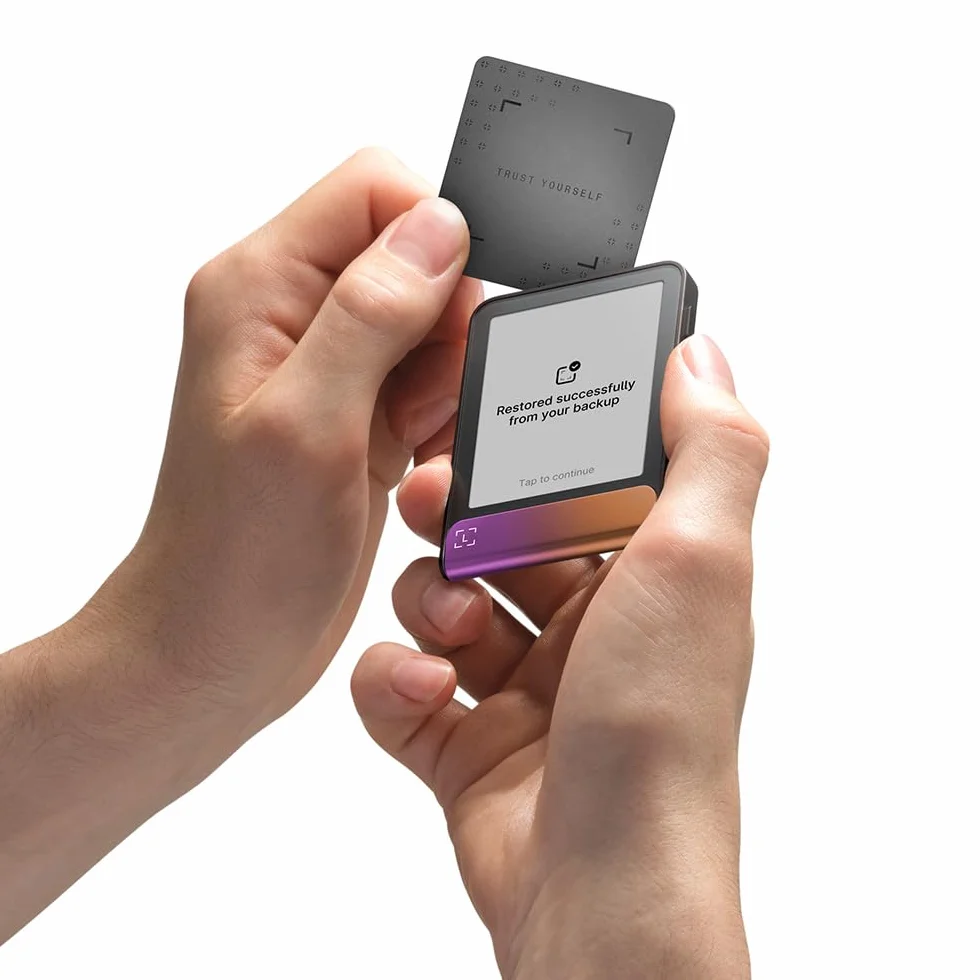 Ledger Flex portfel krypto z bezpiecznym ekranem dotykowym E Ink fuksja