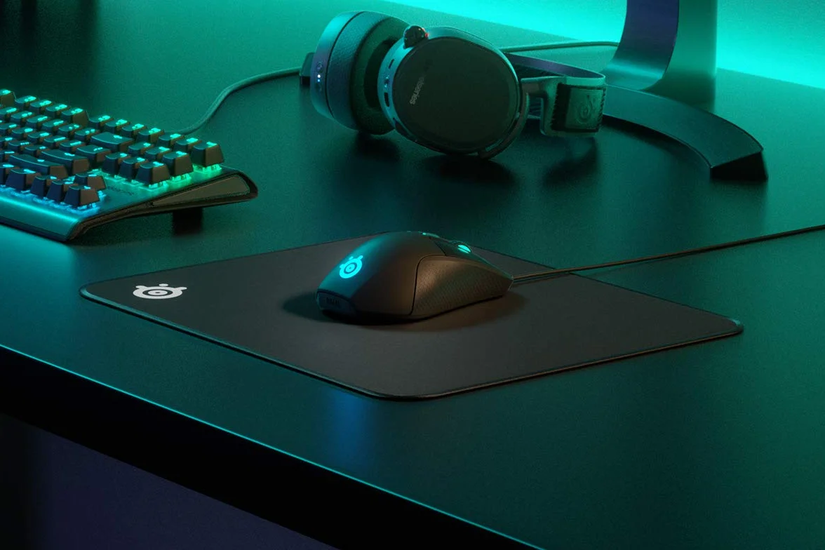 SteelSeries QcK Gaming Surface - duża tkanina z przeszytymi krawędziami - bardzo trwała - zoptymalizowana pod kątem czujników do gier - czarna