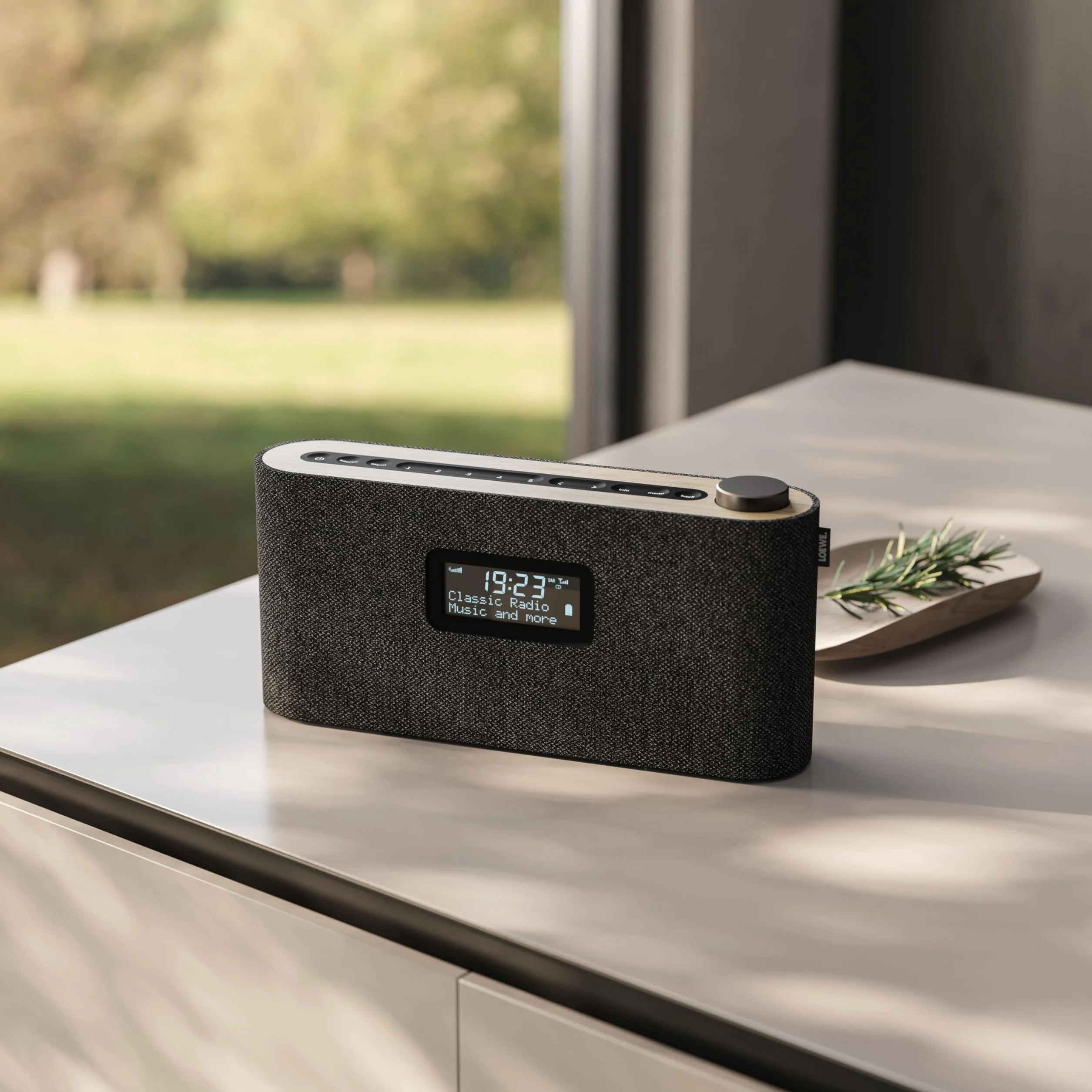 Loewe DAB+ Radio 28 W z dźwiękiem Hi-Fi LCD 14h Odtwarzania Ładowanie USB-C Naturalny Dąb