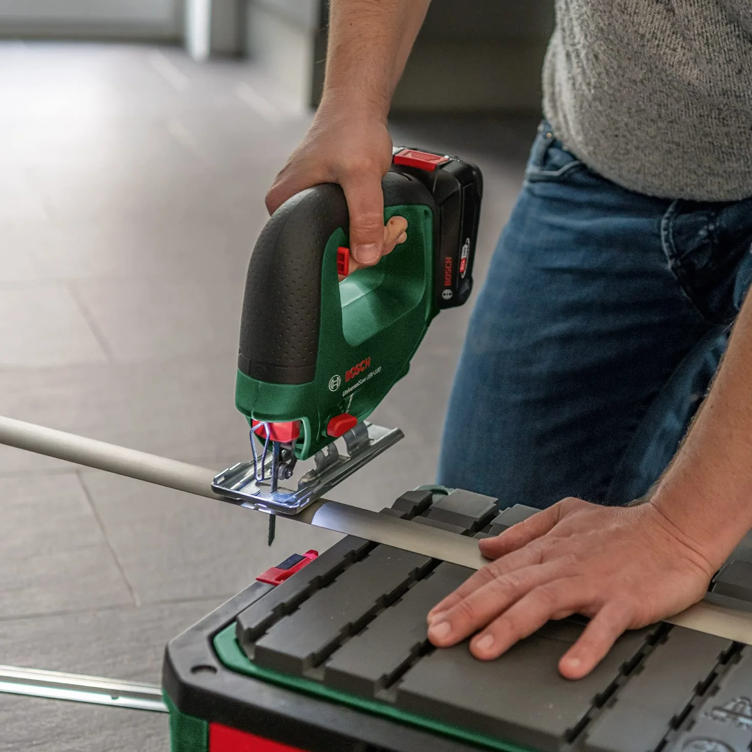 Bosch UniversalSaw, Wyrzynarka akumulatorowa 18V-100 (bez akumulatora, system 18V, 15-częściowy zestaw brzeszczotów do wyrzynarek, opakowanie kartonowe) – Amazon Edition, Zielony