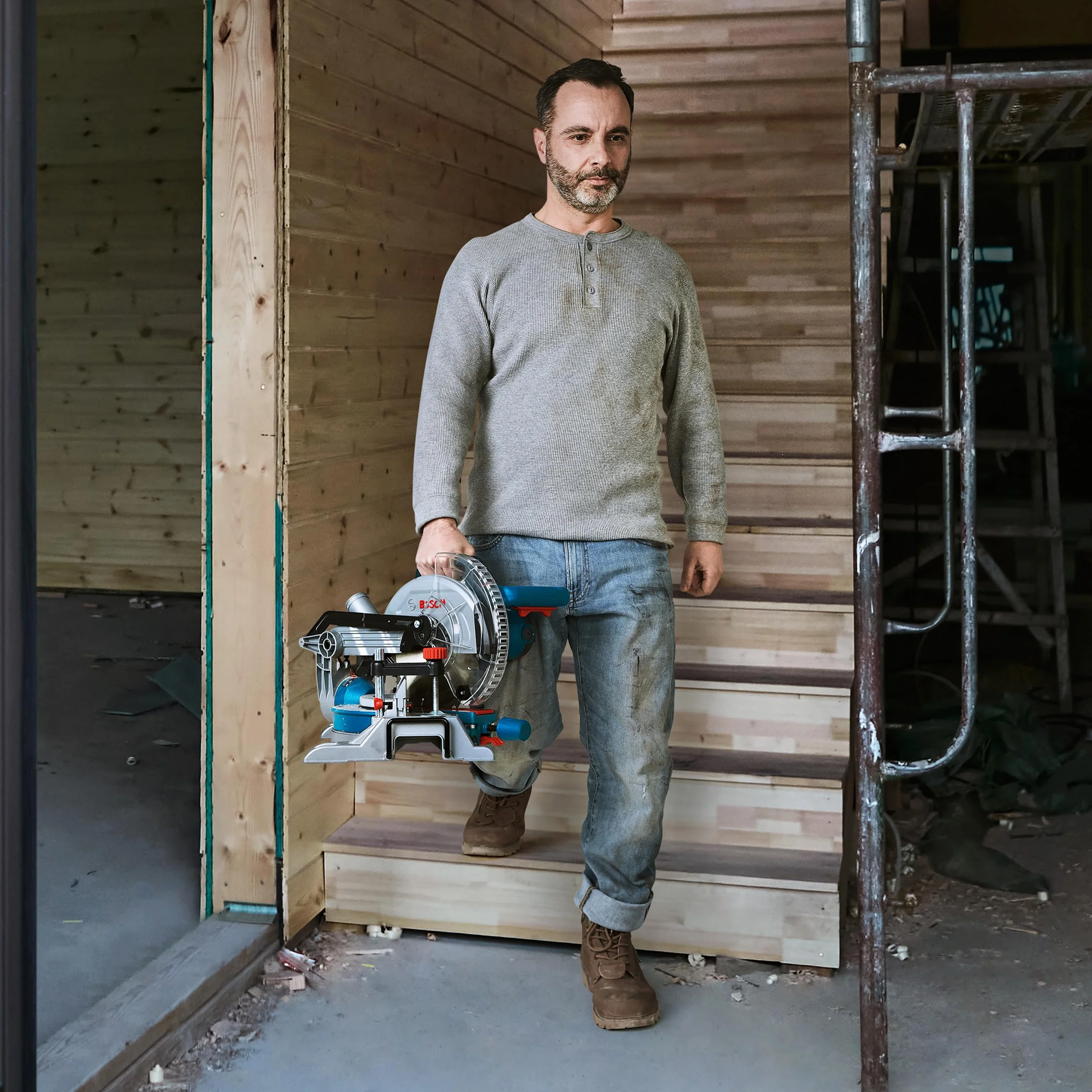 Bosch Professional: ukośnica GCM 216 (tarcza do drewna Ø 216 mm, przymiar, worek na pył, zacisk stolarski, przedłużka stołu, klucz sześciokątny)