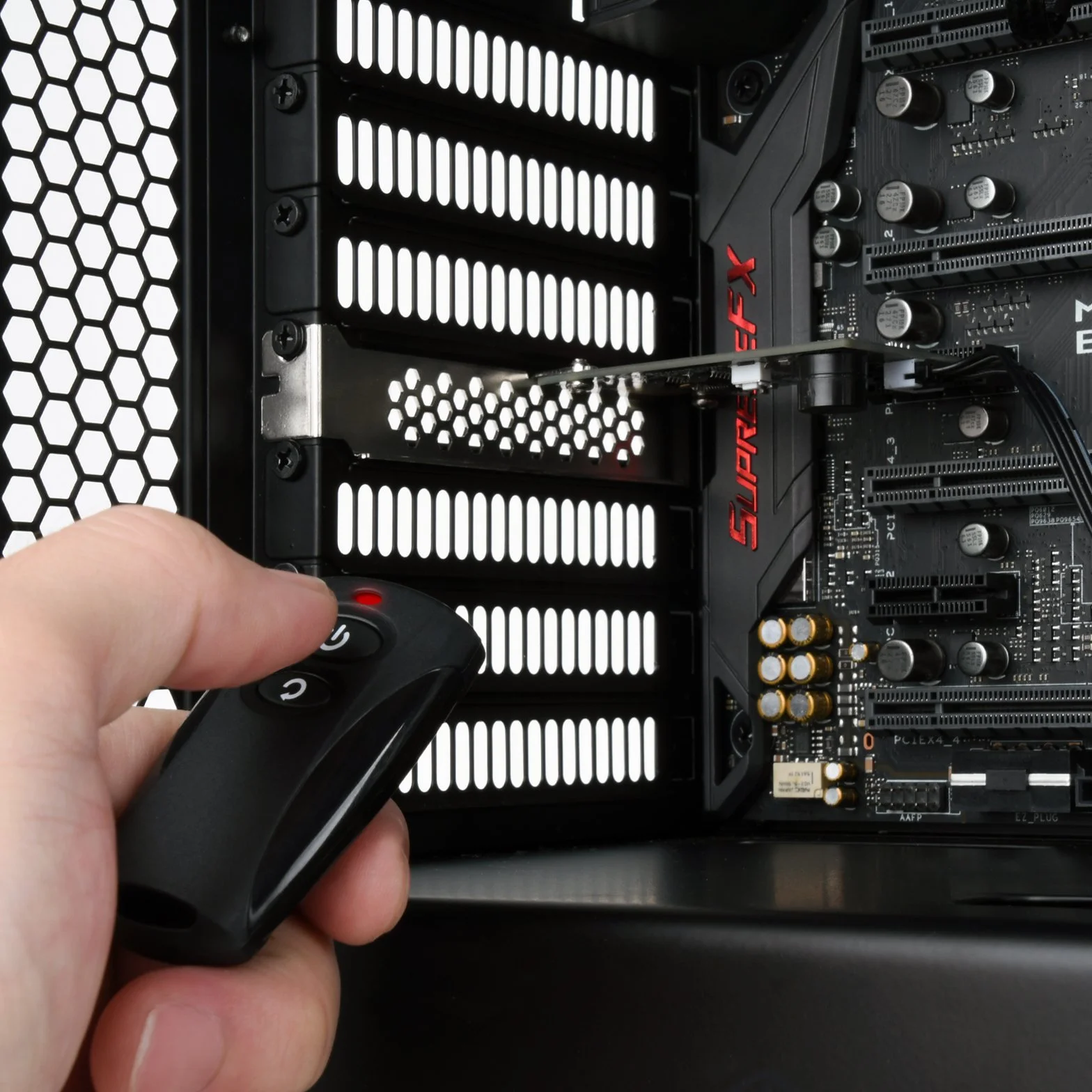 SilverStone SST-ES02-PCIe - 2.4G pilot zdalnego sterowania do PC Power/Reset, wbudowany głośnik PC, PCIe