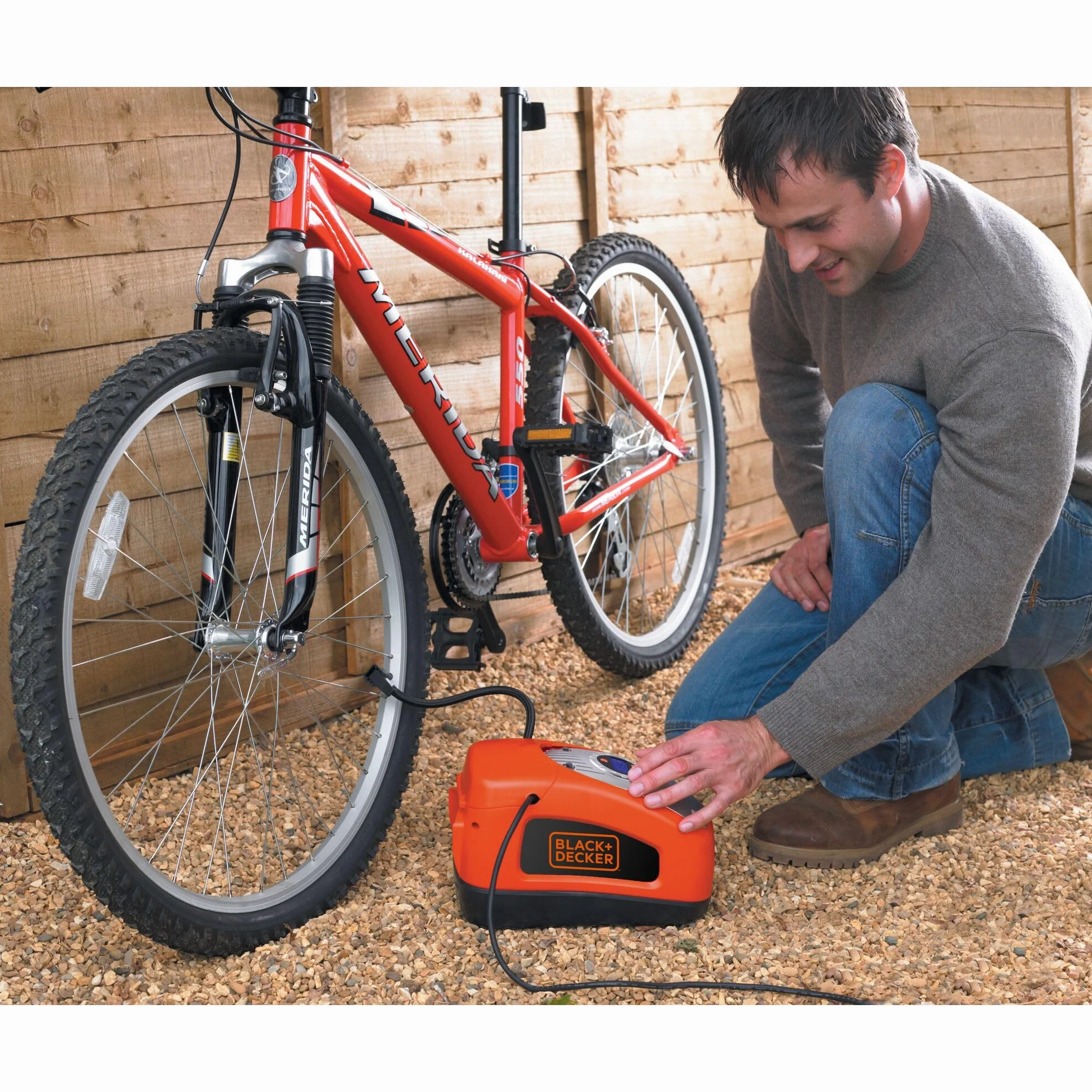 BLACK+DECKER ASI300 Wielofunkcyjny kompresor sprężarka 12V 230V 11 Bar