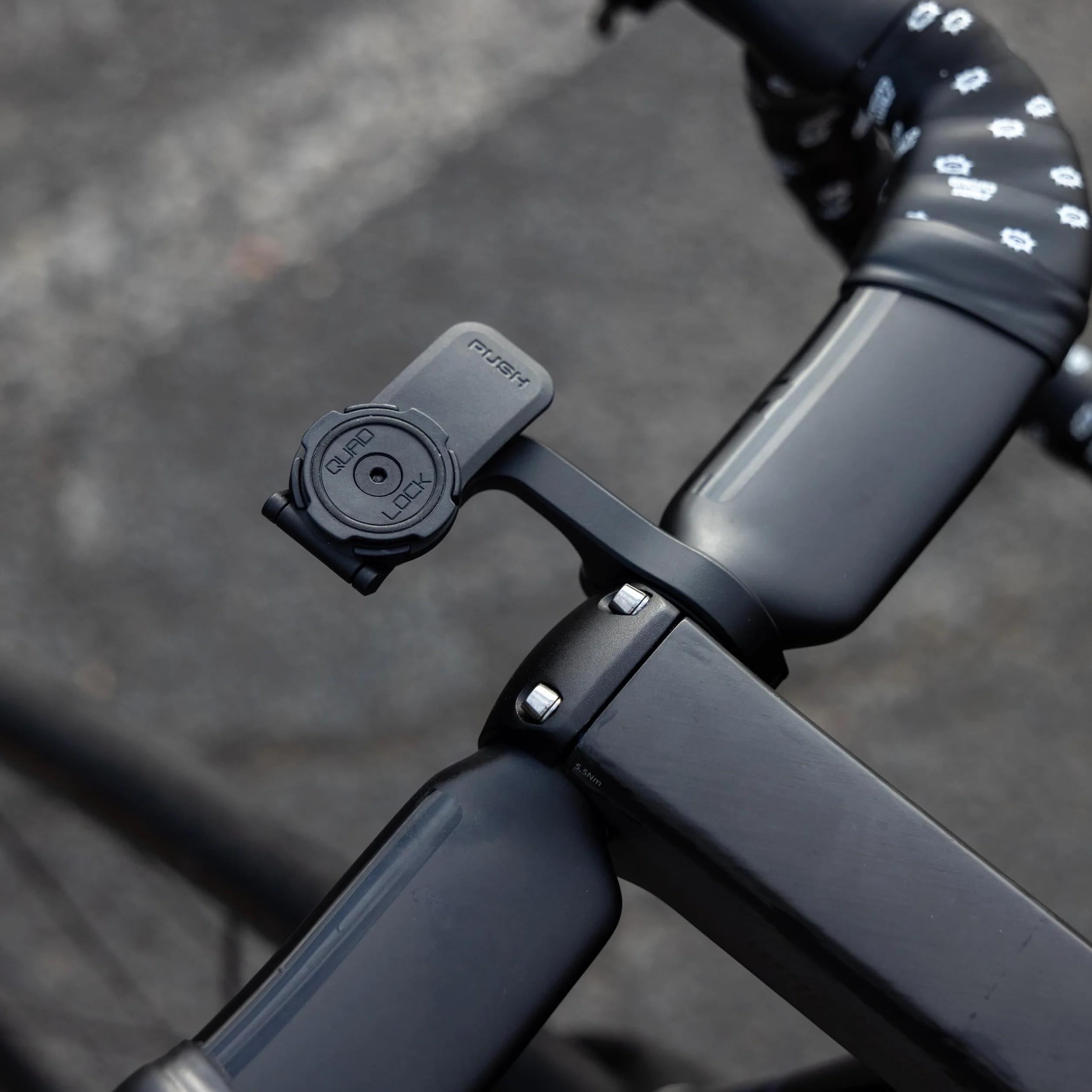 Quad Lock Out Front PRO uchwyt na kierownicę roweru na telefon iPhone 13 Pro MAG