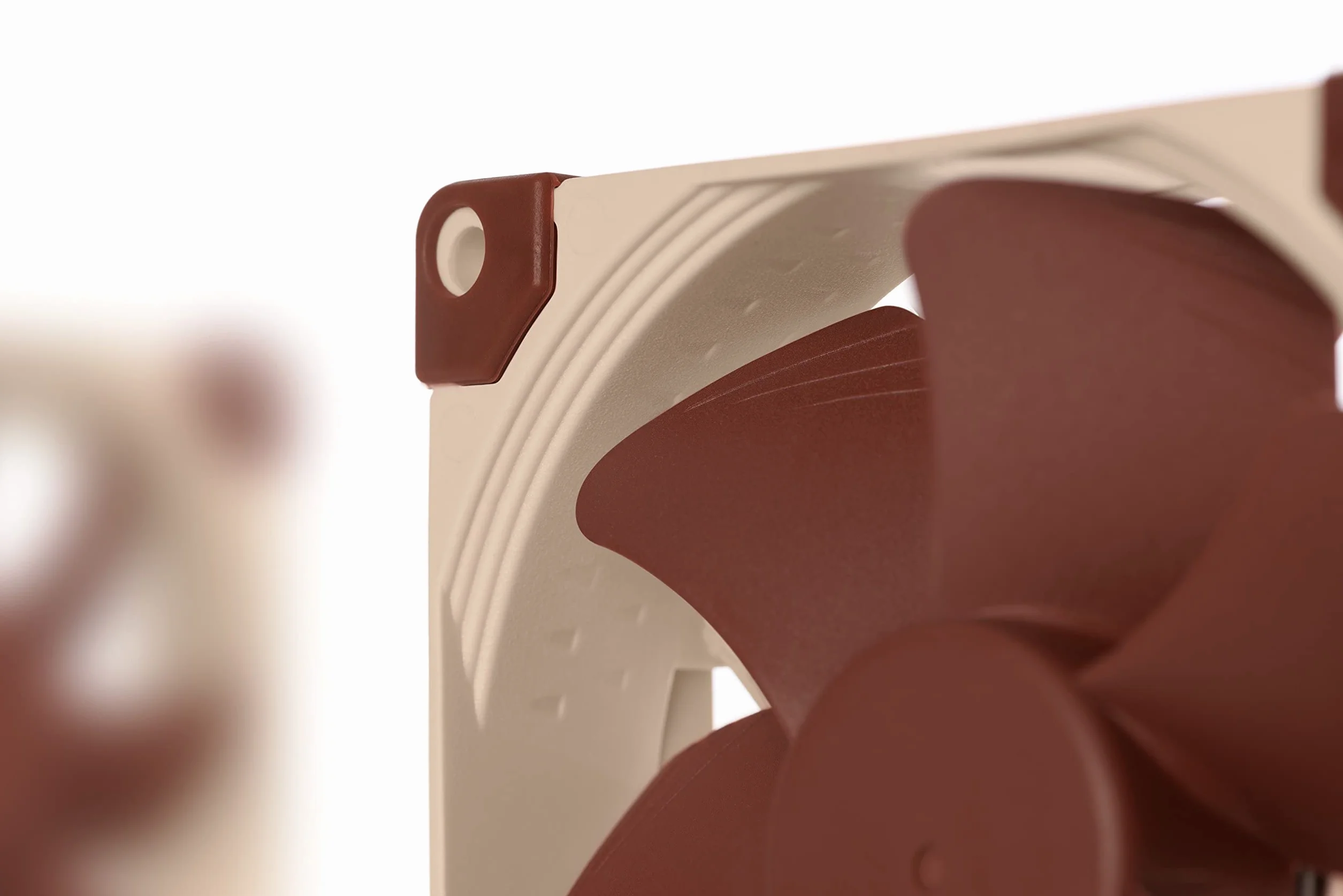 Noctua NF-A9 5V PWM, 4-Pinowy, Zasilany Napięciem 5 V Cichy Wentylator Klasy Premium z Adapterem do Zasilania Przez USB (92 mm, Brązowy)