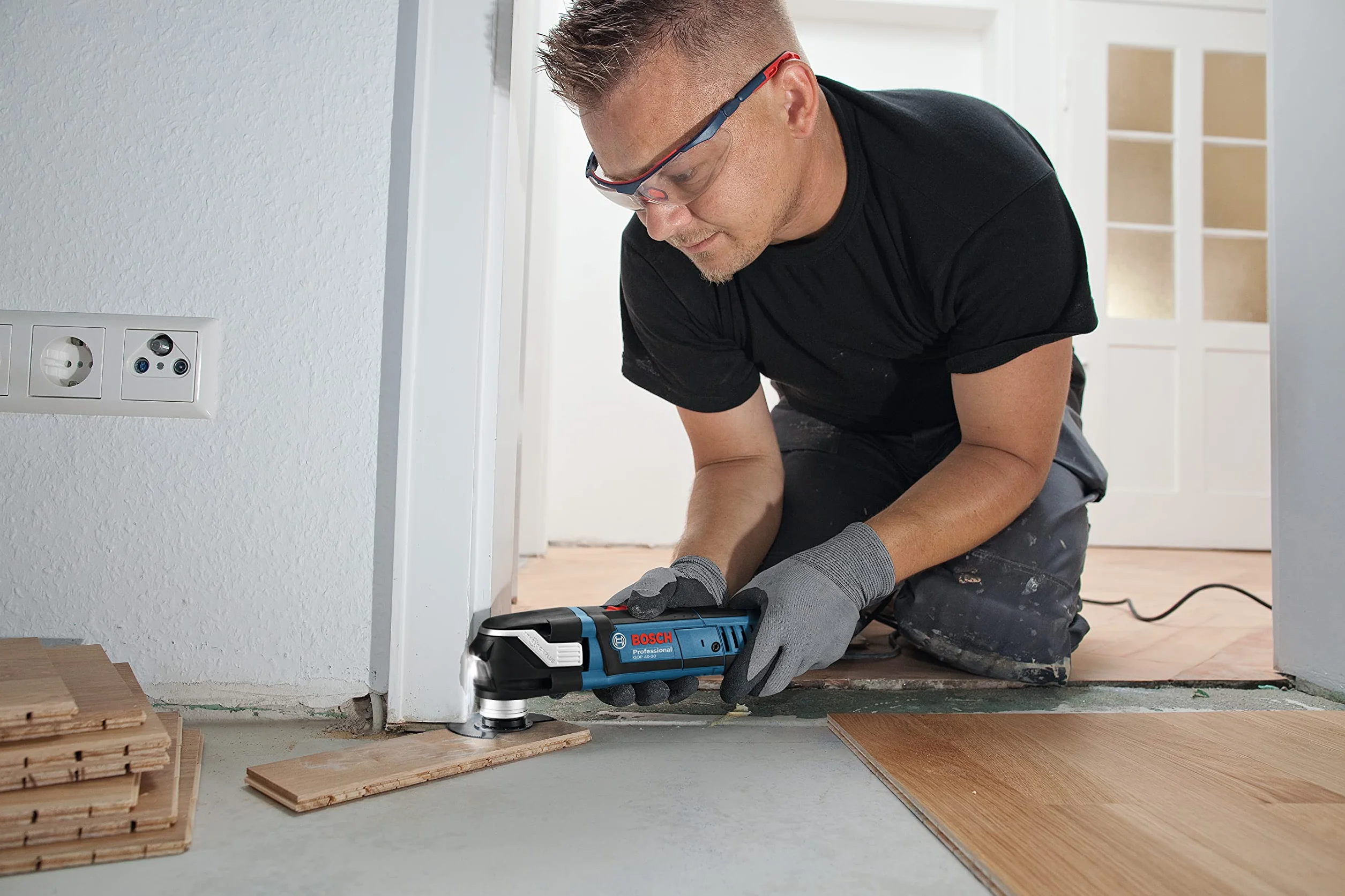 Bosch Professional: narzędzie wielofunkcyjne Multi-Cutter GOP 40-30 (400 W, prędkość oscylacyjna bez obciążenia 8.000 – 20.000 min-1, 1 brzeszczot BIM do cięcia wgłębnego StarlockPlus)