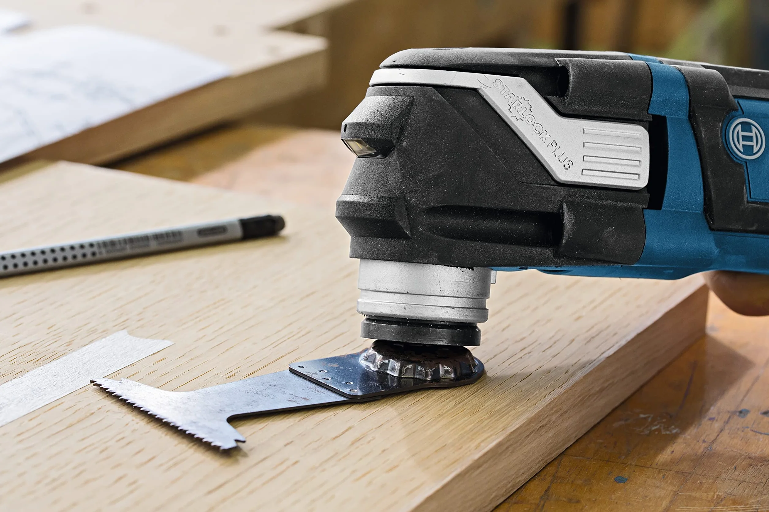 Bosch Professional: narzędzie wielofunkcyjne Multi-Cutter GOP 40-30 (400 W, prędkość oscylacyjna bez obciążenia 8.000 – 20.000 min-1, 1 brzeszczot BIM do cięcia wgłębnego StarlockPlus)