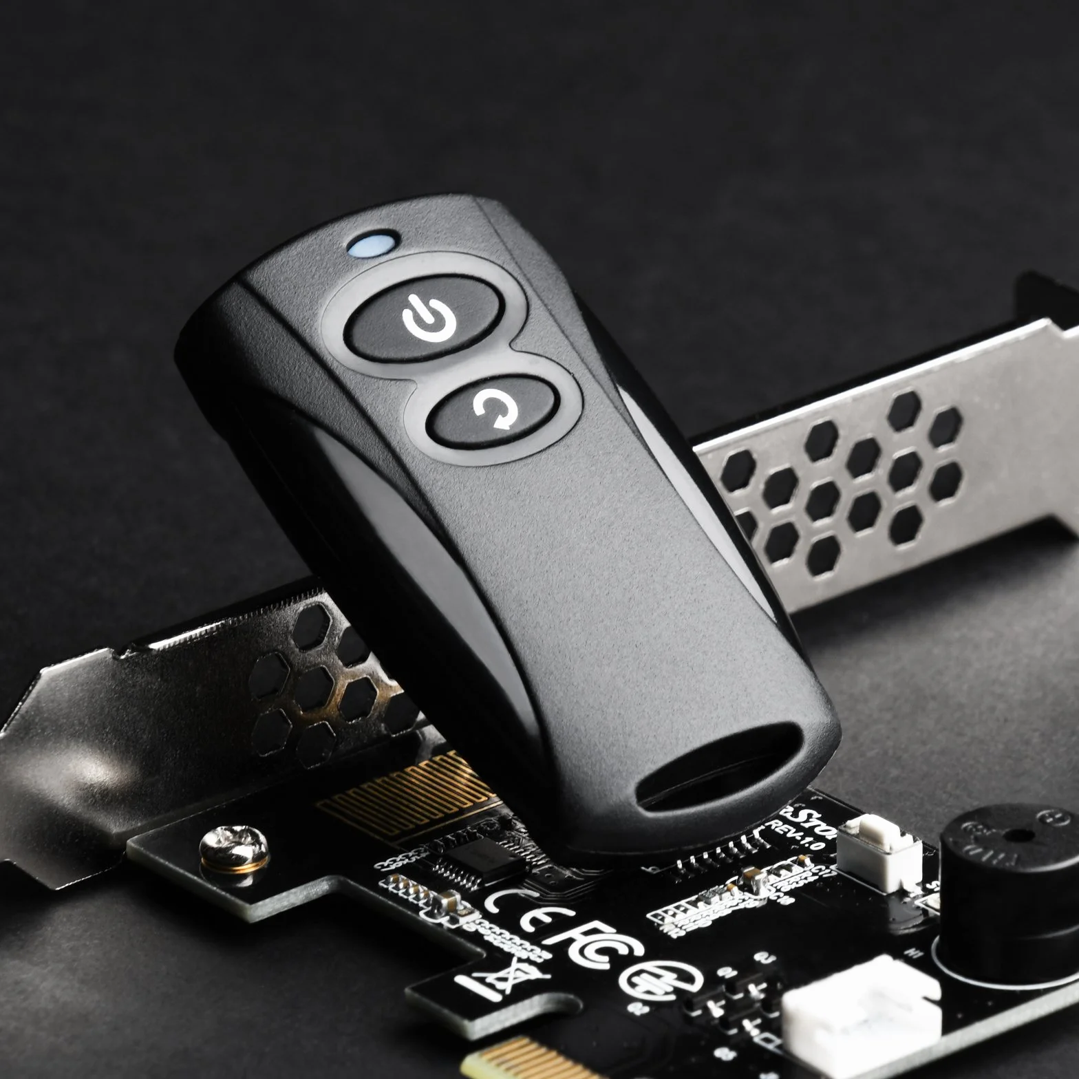 SilverStone SST-ES02-PCIe - 2.4G pilot zdalnego sterowania do PC Power/Reset, wbudowany głośnik PC, PCIe