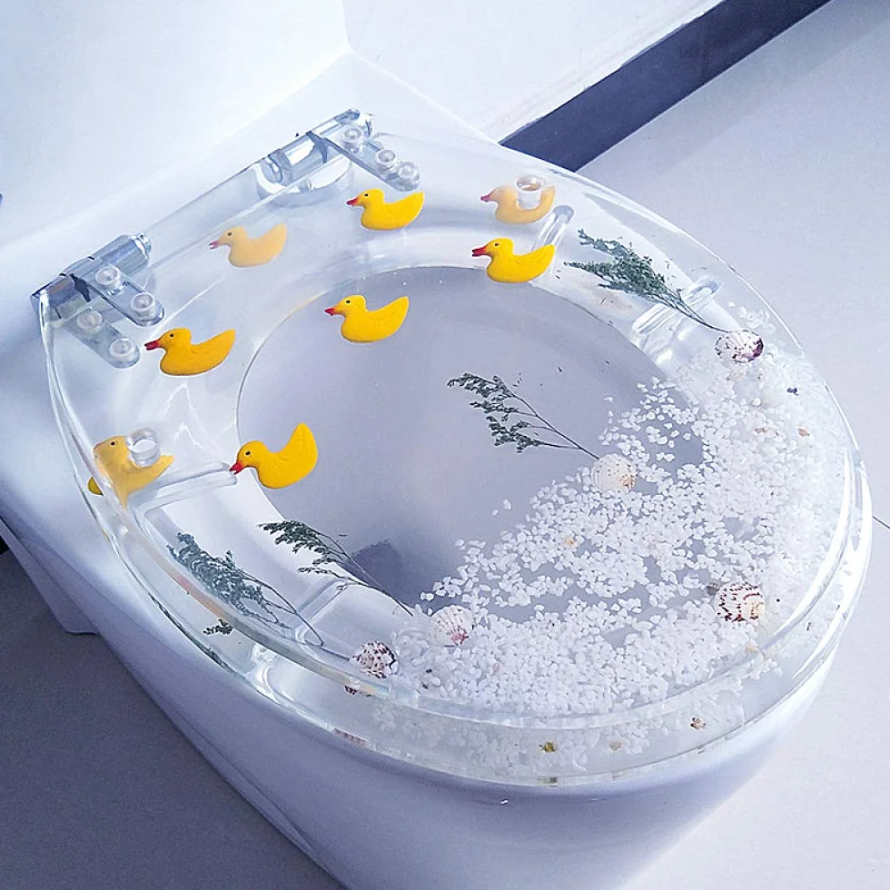 Soft Close Resin Toilet Seat Seall Design Trwały mocznik Formaldehyd Łatwy montaż w górnej instalacji Cichy zawias Odporny na dekorację łazienkową kompatybilny ze standardowymi okrągłymi owalnymi kszt