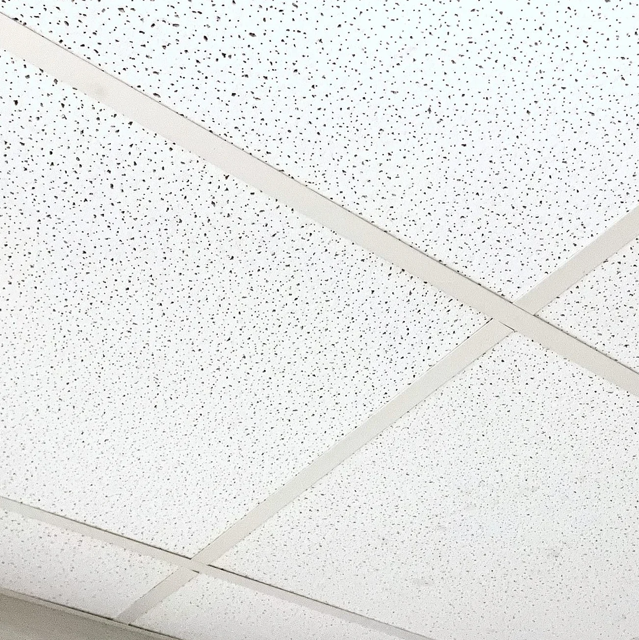 Cienka szczelina FISSURED płytki sufitowe wiszące 595 x 595 600 x 600 10 płytek
