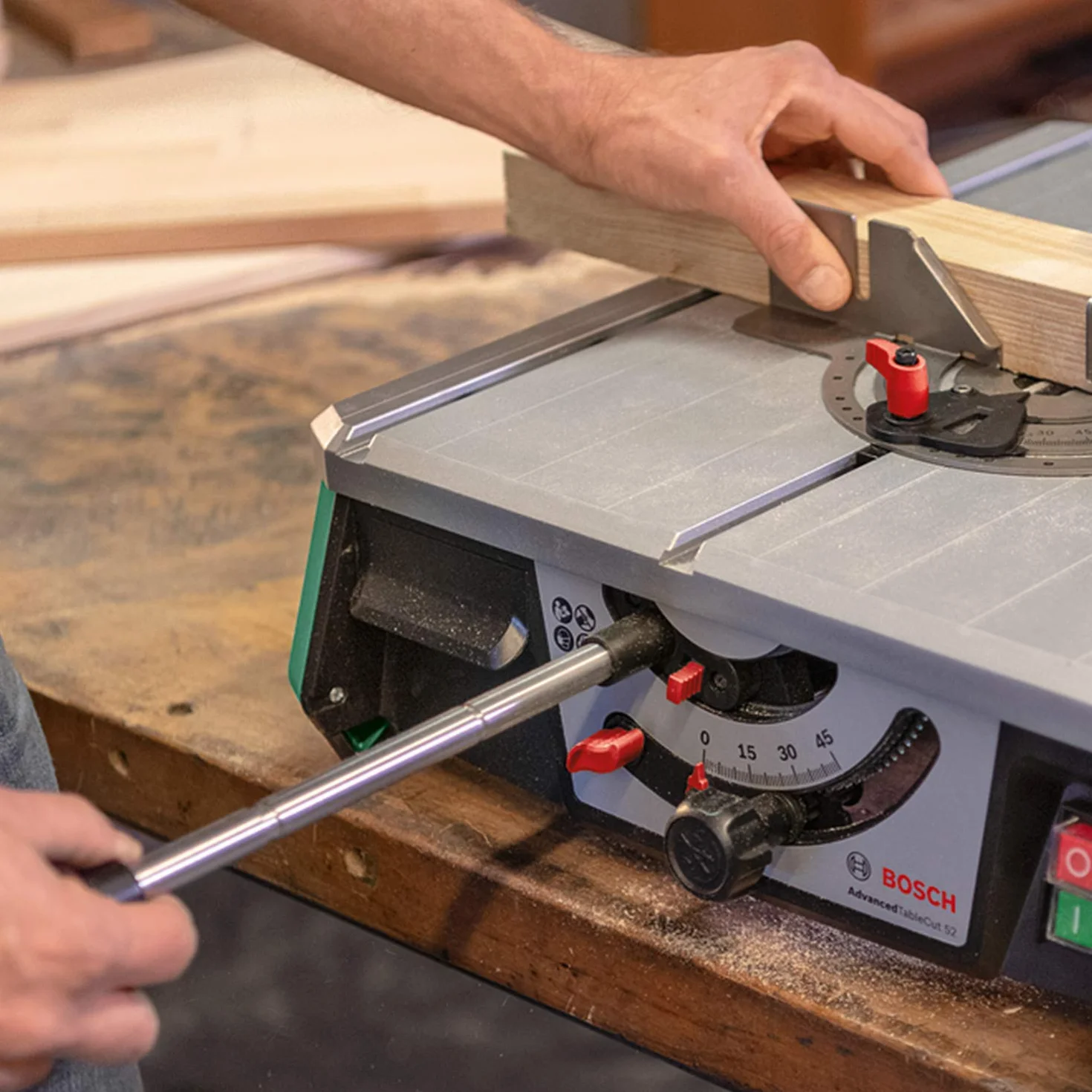Bosch Home and Garden Piła stołowa AdvancedTableCut 52 (550 W, NanoBlade Wood Basic 65, 8,5 kg, w kartonie)