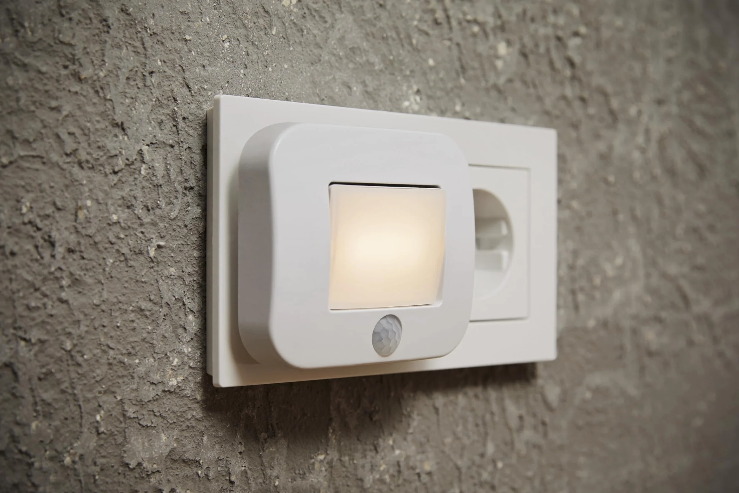 OSRAM LUNETTA Lampka nocna z czujnikiem Halla, biała; czujnik ruchu; czujnik światła dziennego; Technologia LED; IP20; 0,7 W; wkładka gniazdowa