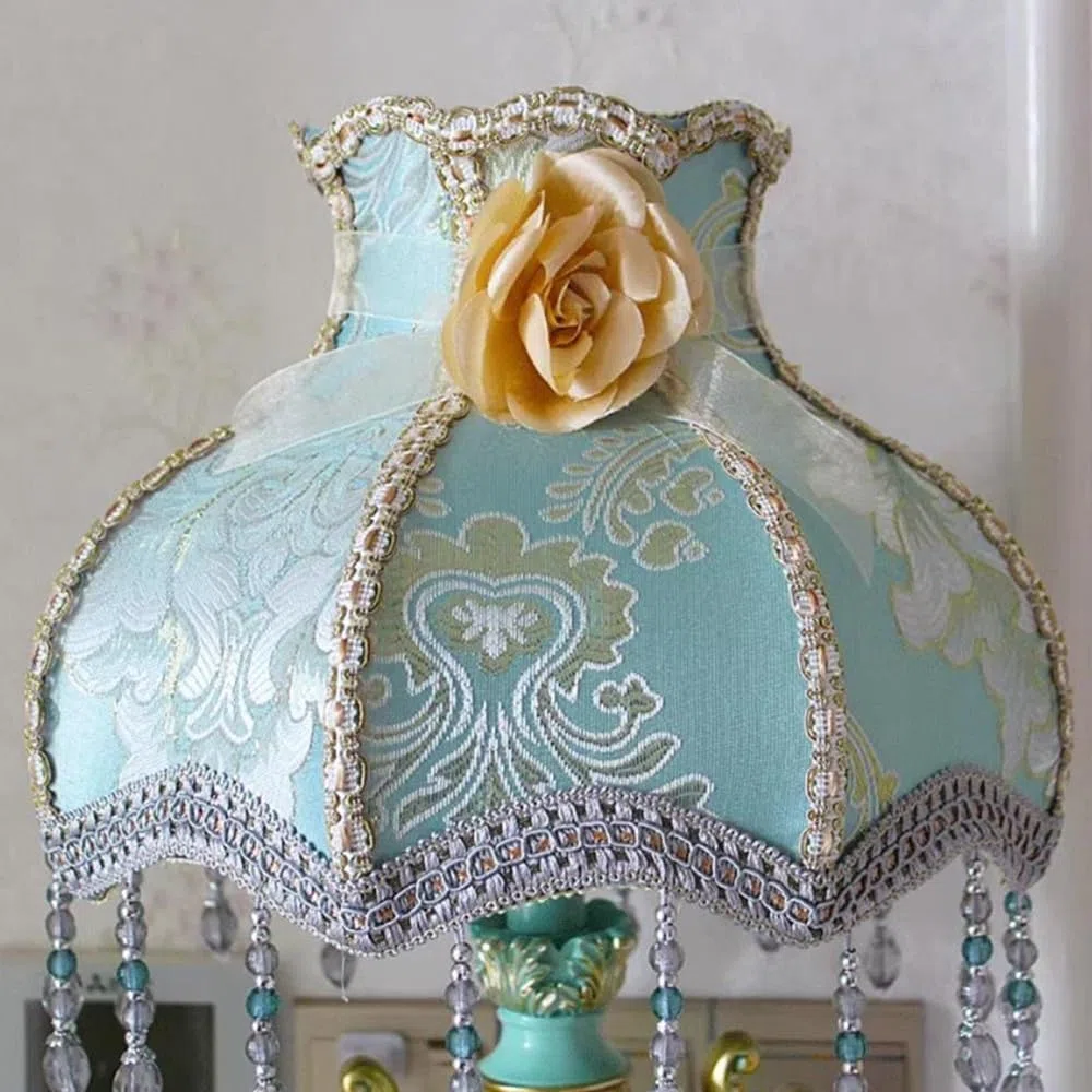 Lampa biurkowa Klasyczna wiktoriańska lampka nocna na stolik nocny w stylu francuskim, abażur z tkaniny kwiaty vintage, do sypialni