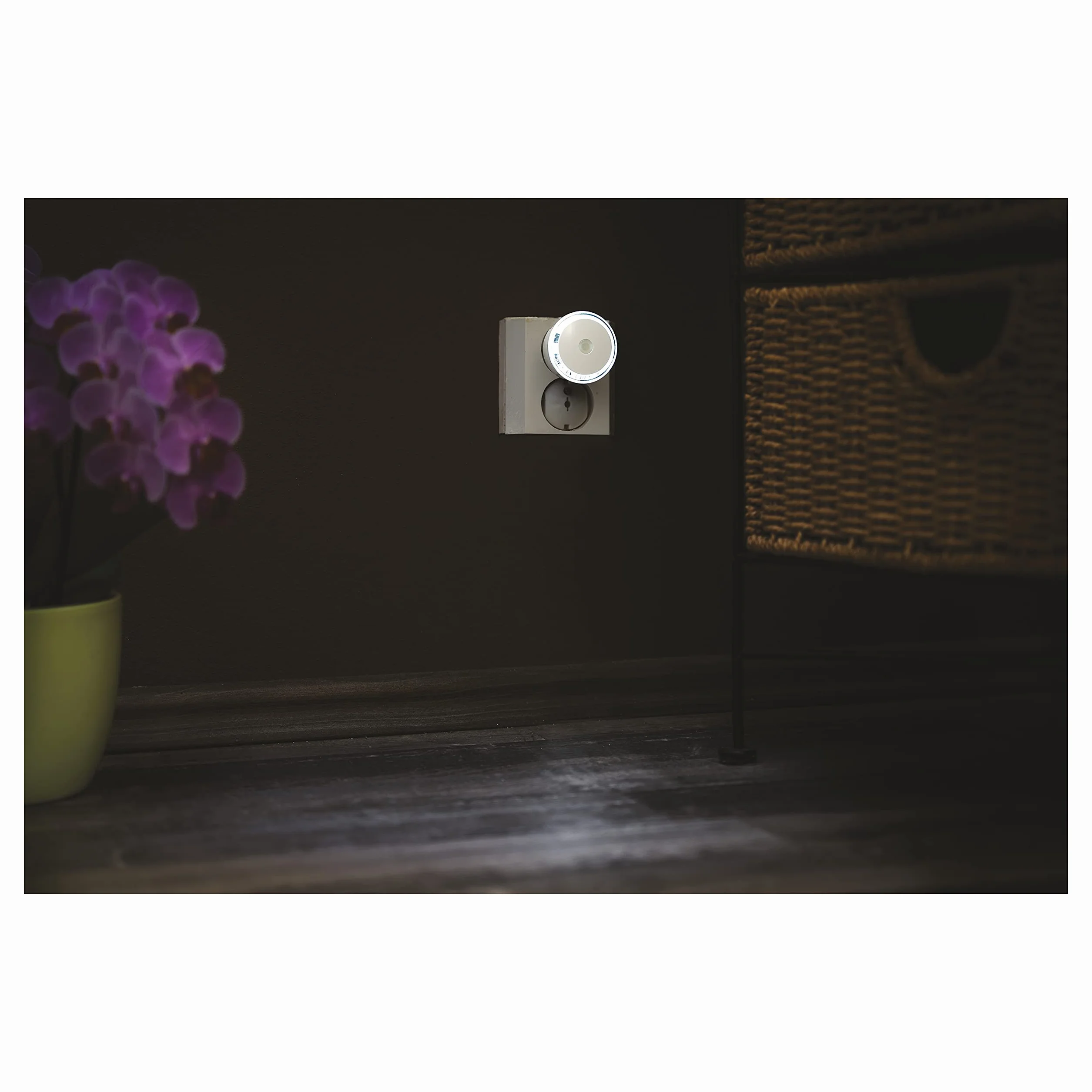 EMOS P3306 lampka nocna z czujnikiem zmierzchu, światło orientacyjne do pokoju dziecięcego, schodów, sypialni, kuchni, korytarza