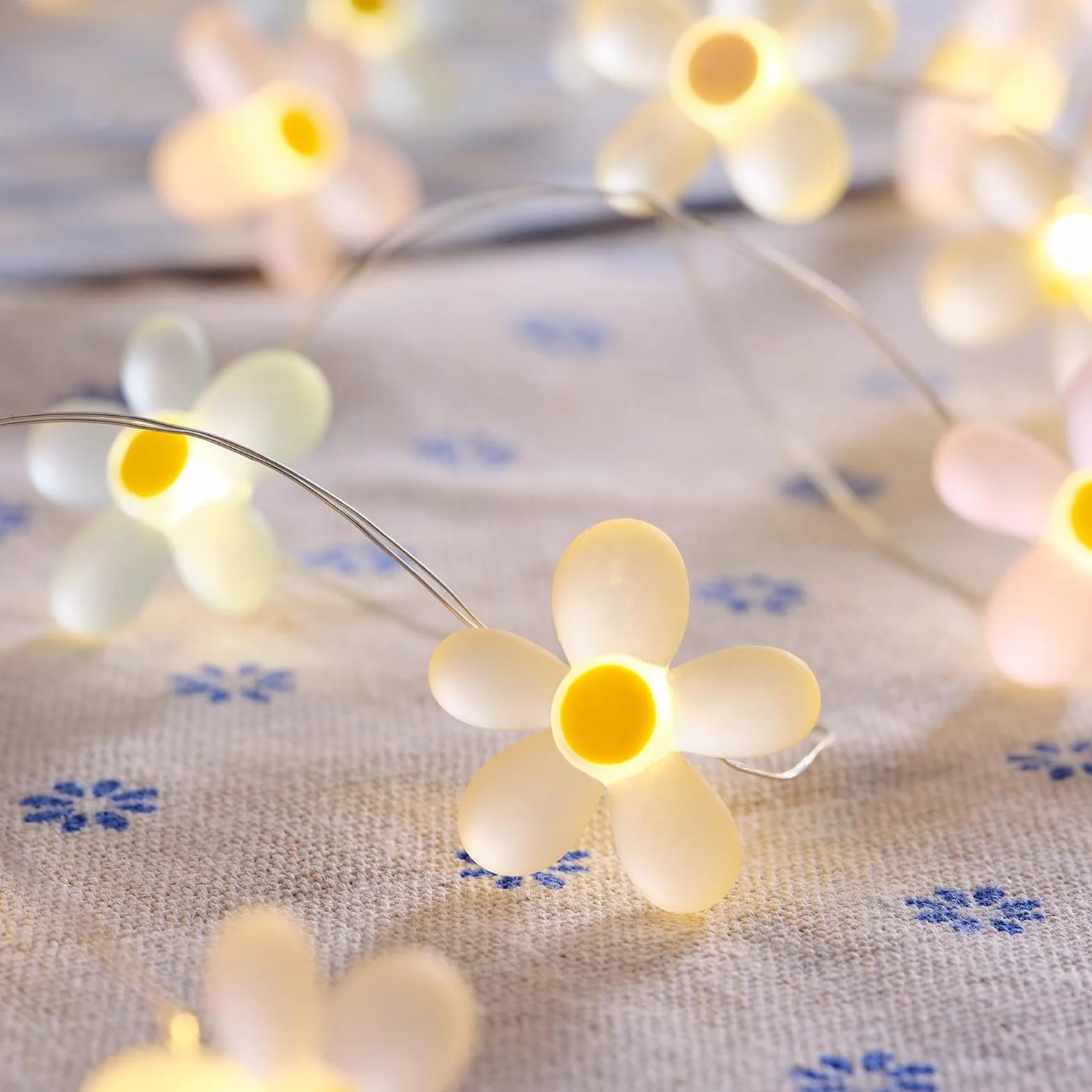 ALEGRE® łańcuch świetlny kwiaty na baterie, 2 m, 20 diod LED, łańcuch świetlny w kształcie kwiatów, łańcuch świetlny z miedzianego drutu w kształcie kwiatów, ciepła biel, świetlne kwiaty do wnętrz, na