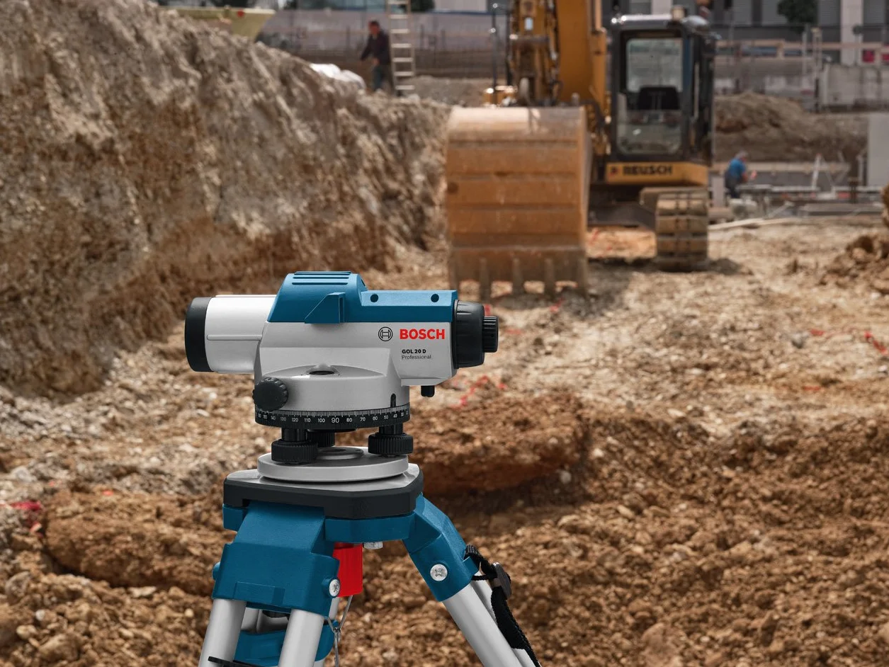 Bosch Professional Niwelator optyczny GOL 20 D (powiększenie 20x, jednostka miary: 360°, zasięg: do 60 m, walizka)