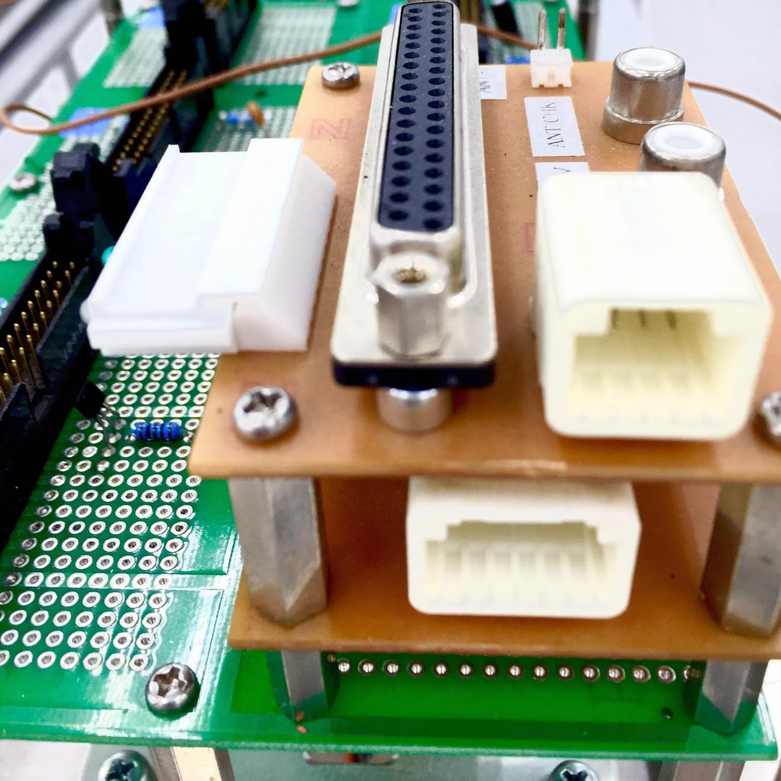 PATIKIL Śruby dystansowe M2,5X4mm+6mm, 100szt. męskie do żeńskich sześciokątnych mosiężnych dystansów PCB, zestaw śrub dystansowych z nakrętkami do płytek drukowanych komputerowych, złote