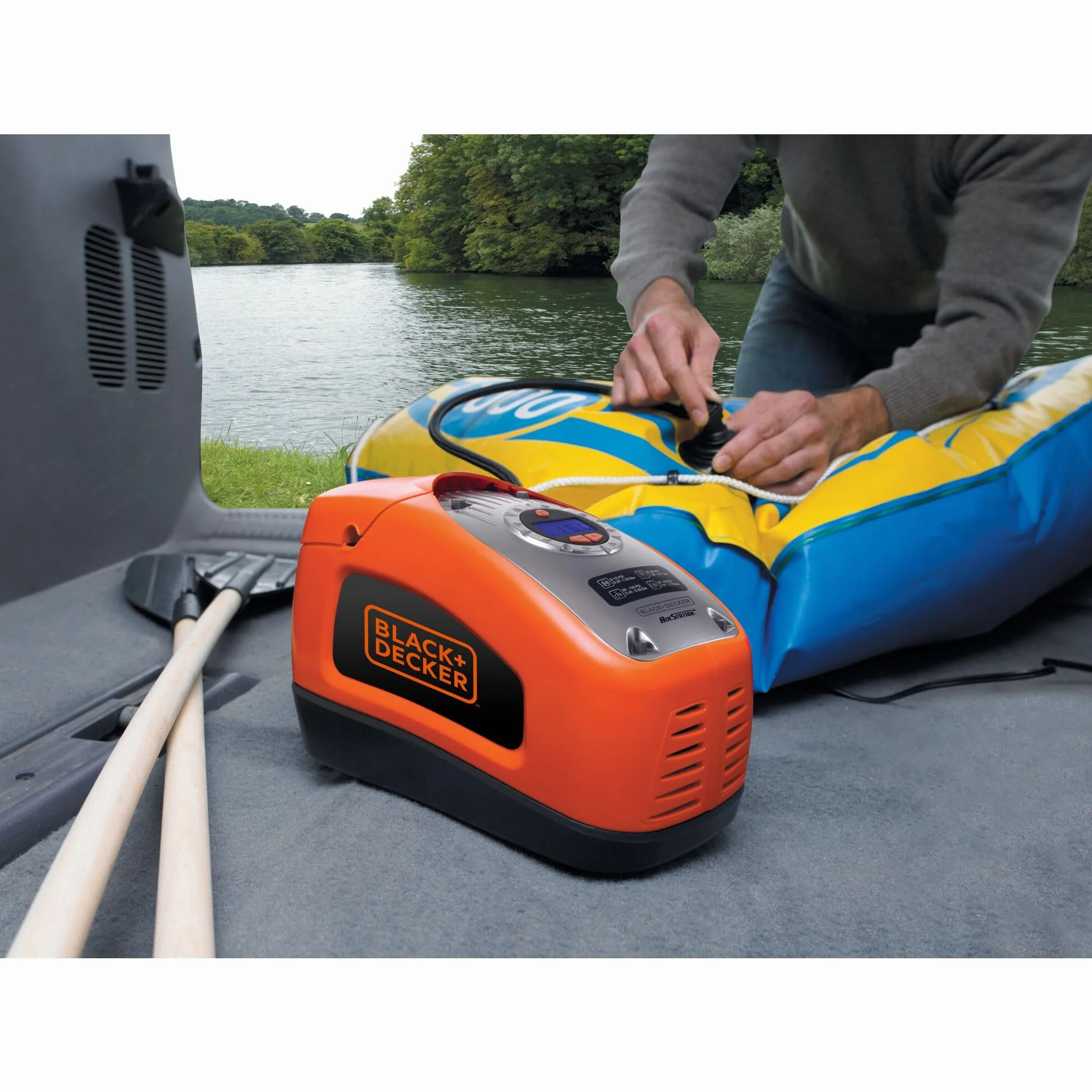 BLACK+DECKER ASI300 Wielofunkcyjny kompresor sprężarka 12V 230V 11 Bar