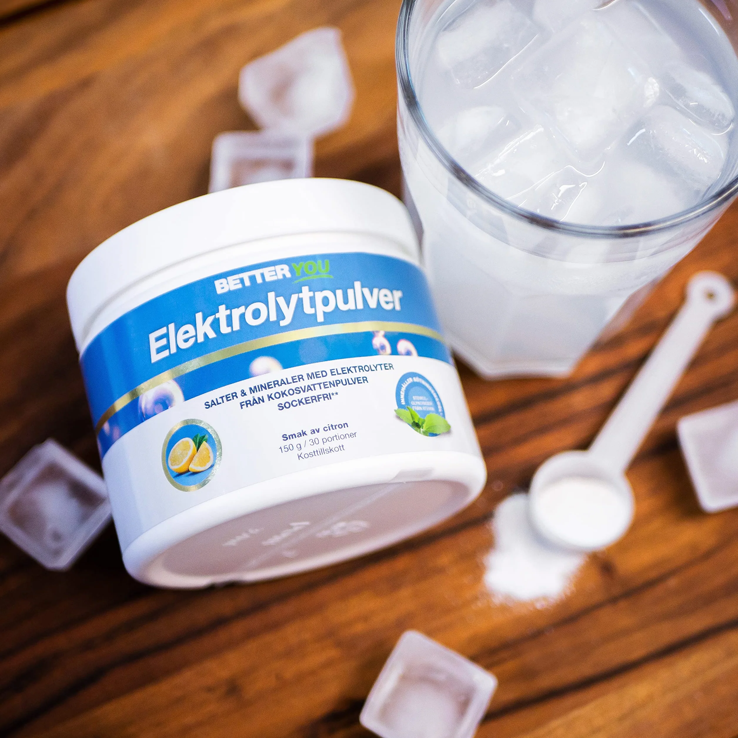 Better You Electrolyte w proszku - Przywraca i utrzymuje równowagę płynów - Sole i minerały dla osób, które intensywnie ćwiczą lub pocą się - Smak cytryny - Zatwierdzone wegańskie - Dodatek wody kokosowej w proszku - 150 g