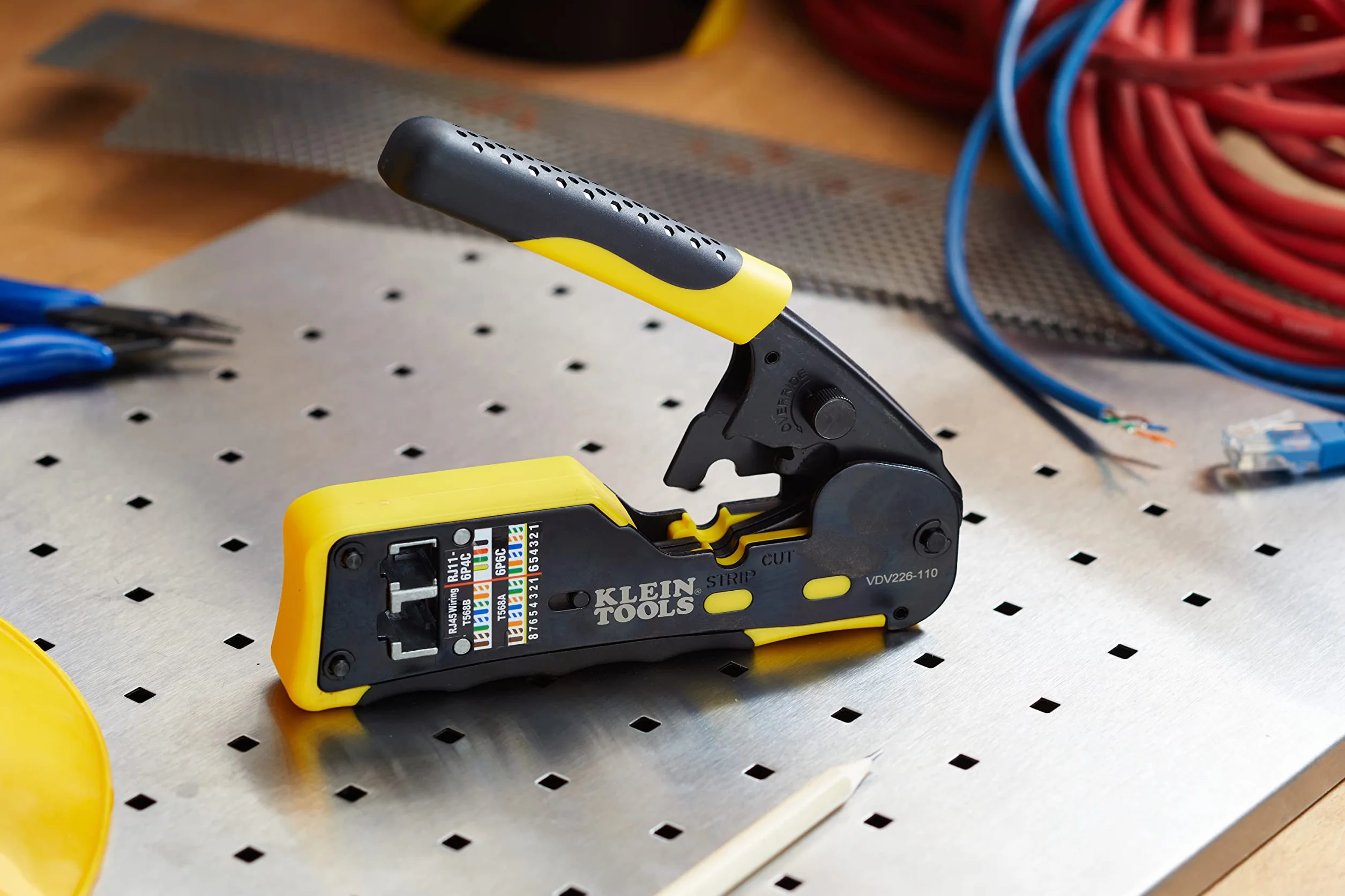 Klein Tools Pass-Thru modułowa zaciskarka do drutu, wszystkie w jednym, cięcia, paski, zaciski, szybkie i niezawodne VDV226-110, żółty/czarny, 1 sztuka