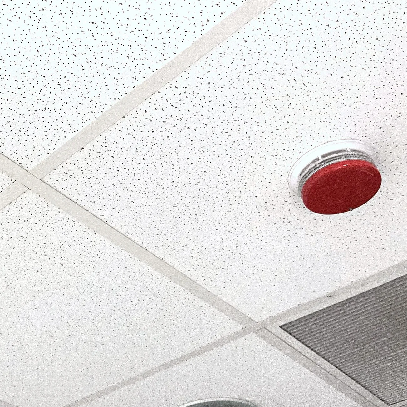 Cienka szczelina FISSURED płytki sufitowe wiszące 595 x 595 600 x 600 10 płytek