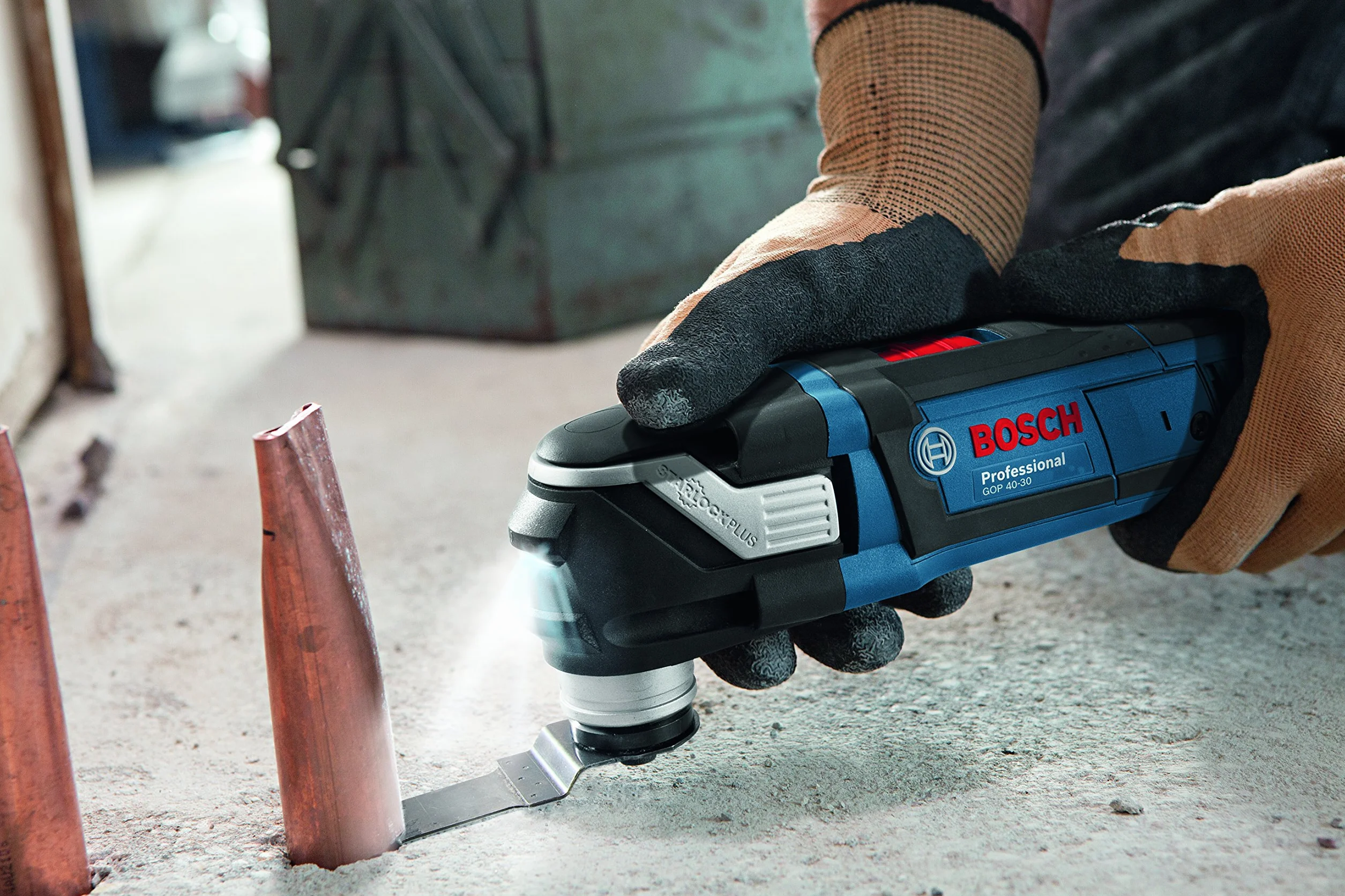 Bosch Professional: narzędzie wielofunkcyjne Multi-Cutter GOP 40-30 (400 W, prędkość oscylacyjna bez obciążenia 8.000 – 20.000 min-1, 1 brzeszczot BIM do cięcia wgłębnego StarlockPlus)