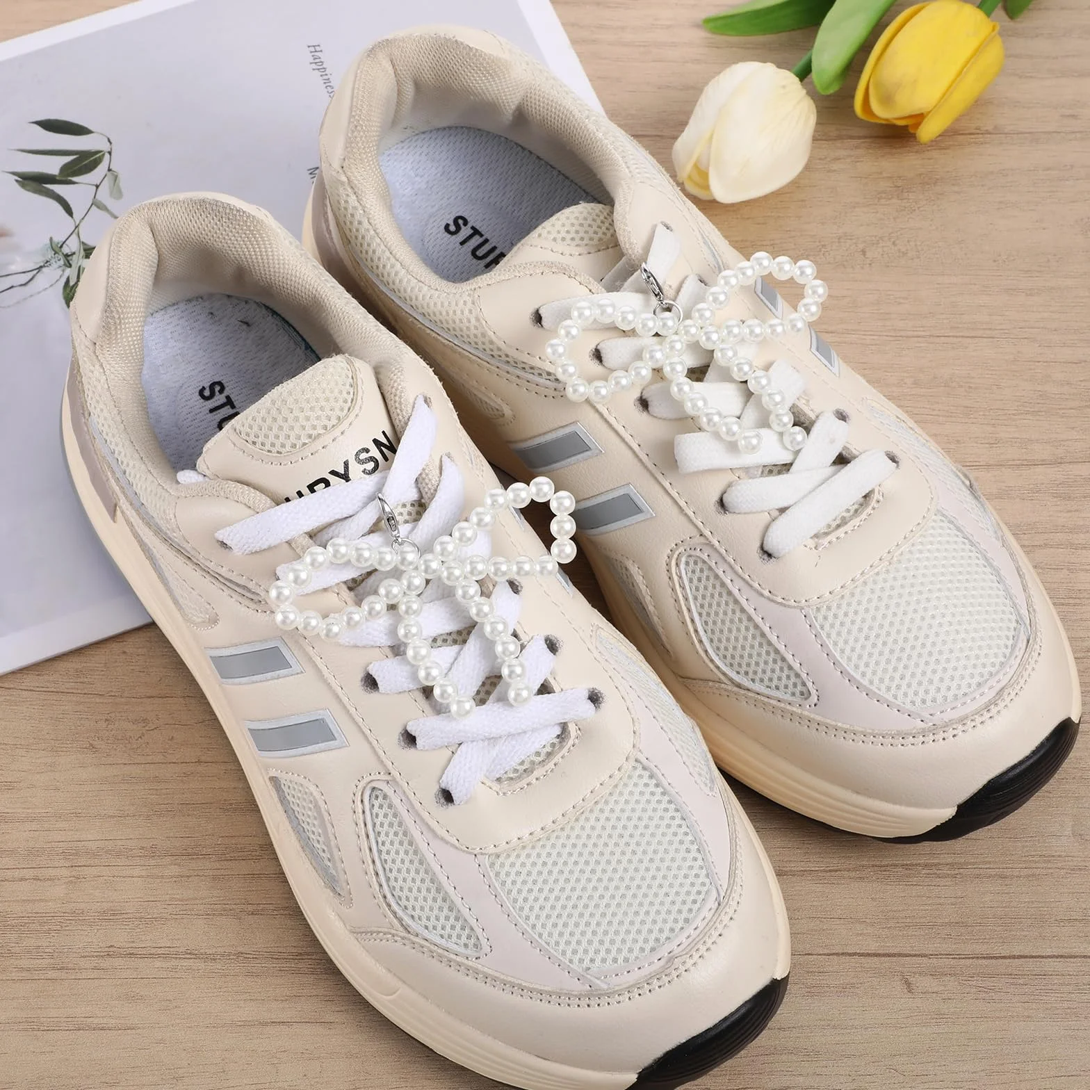 Piriuuo 4 sztuki zawieszek z koralikami, kokardki, do butów typu sneaker, klipsy do butów, klipsy do butów, DIY, sznurówki, akcesoria do butów sportowych, eleganckie buty, łańcuszek z pereł dla kobiet