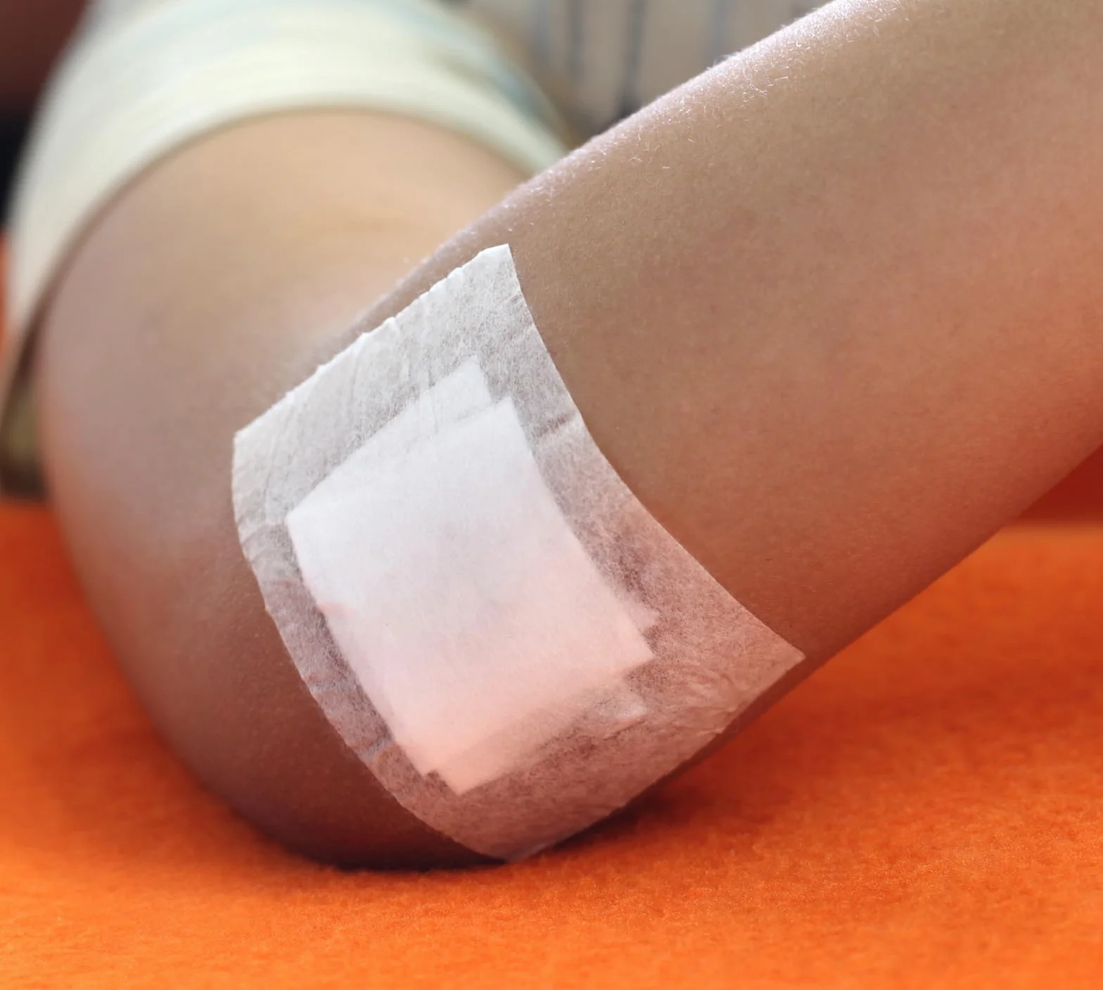 Plaster na ranę MaiMed stretch włóknina mocująca 15 cm x 10 m hipoalergiczna, biała, elastyczna włóknina mocująca 1 sztuka/pudełko