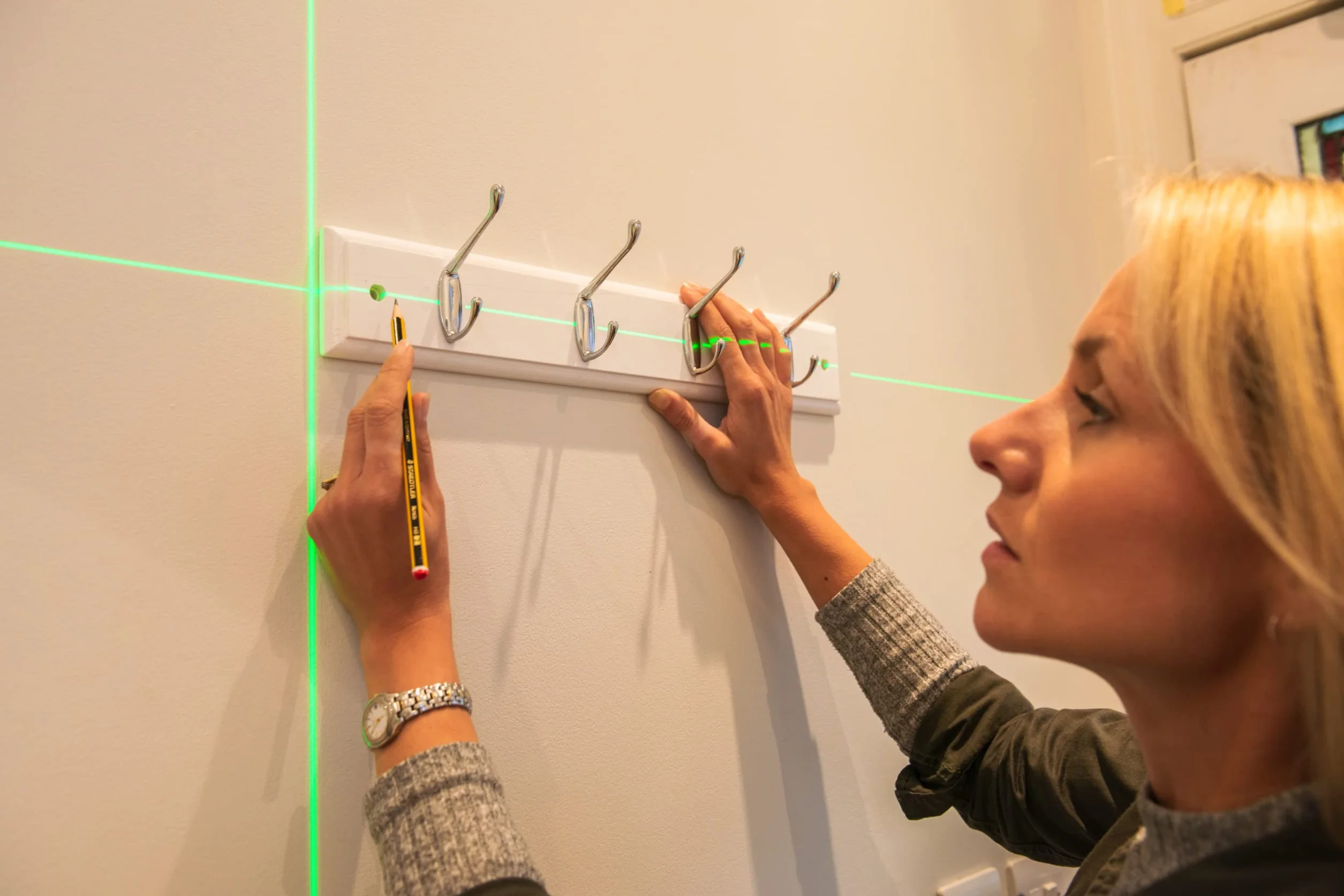 Ryobi Laser z Zieloną Wiązką RBCLLG1, Zakres Roboczy 15 m, Czas Pracy 6 Godzin, Laser Klasy II, Długość Fali 520Nm ± 10Nm, <1Mw, Dokładność do 0.5 mm/m