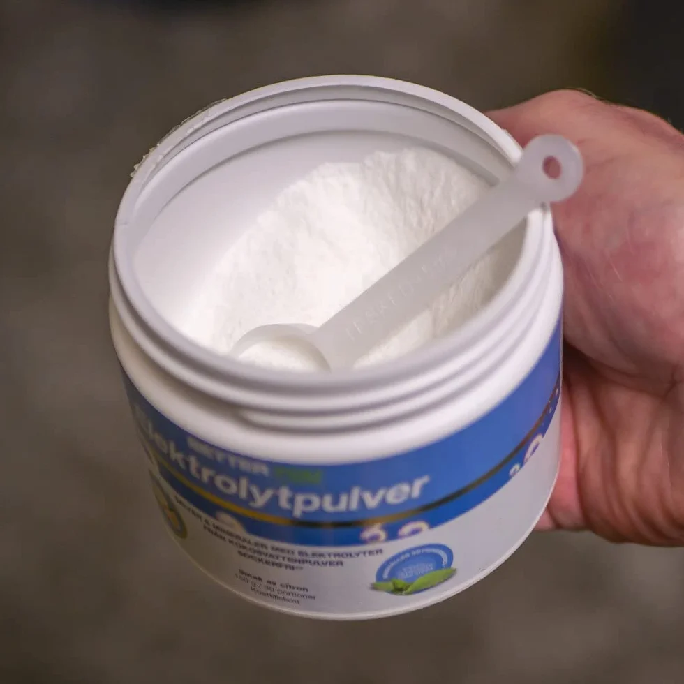 Better You Electrolyte w proszku - Przywraca i utrzymuje równowagę płynów - Sole i minerały dla osób, które intensywnie ćwiczą lub pocą się - Smak cytryny - Zatwierdzone wegańskie - Dodatek wody kokosowej w proszku - 150 g
