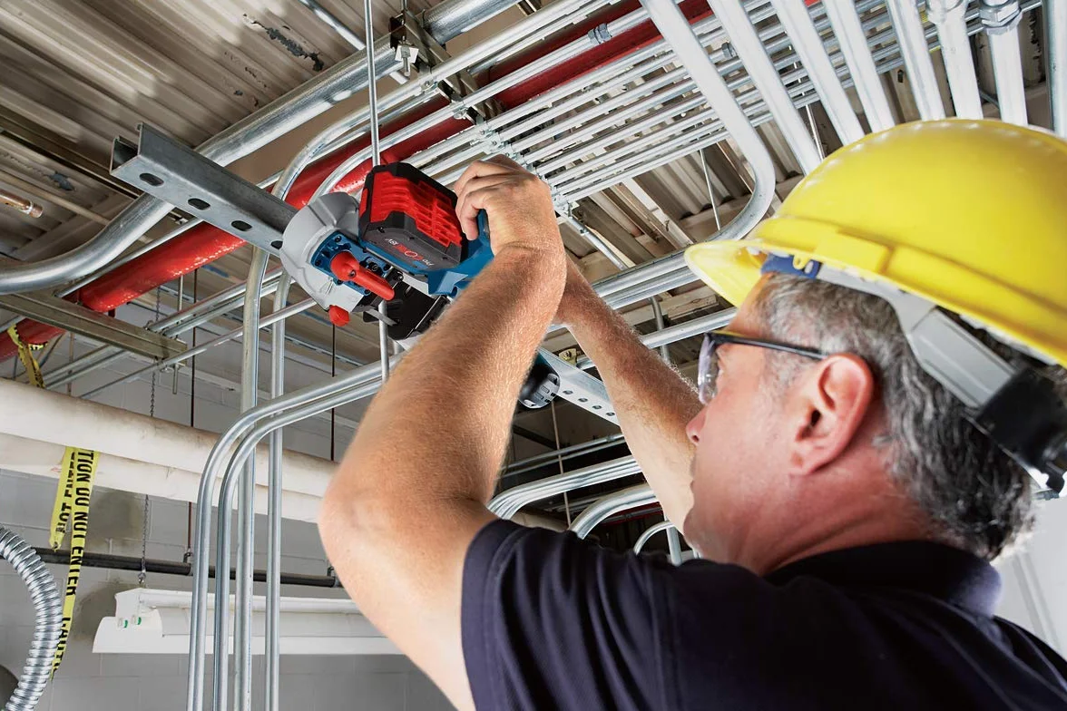 Bosch Professional system 18V: akumulatorowa pilarka taśmowa GCB 18V-63 (1 brzeszczot do pilarki taśmowej)