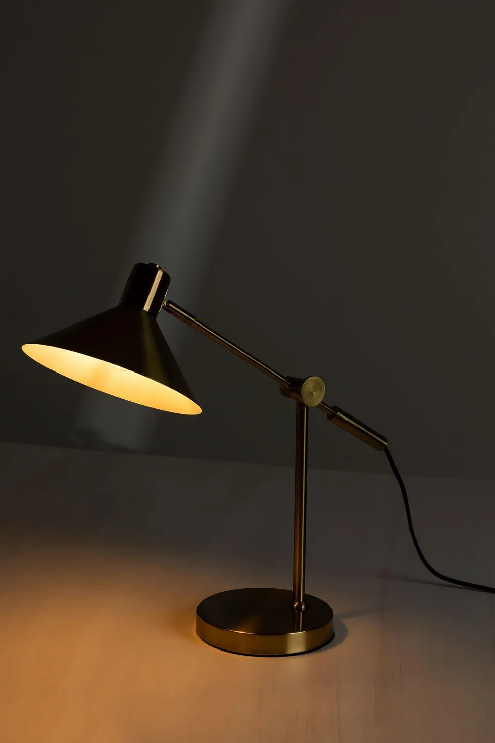 SKLUM Metalowa Lampa Stolowa Clayt