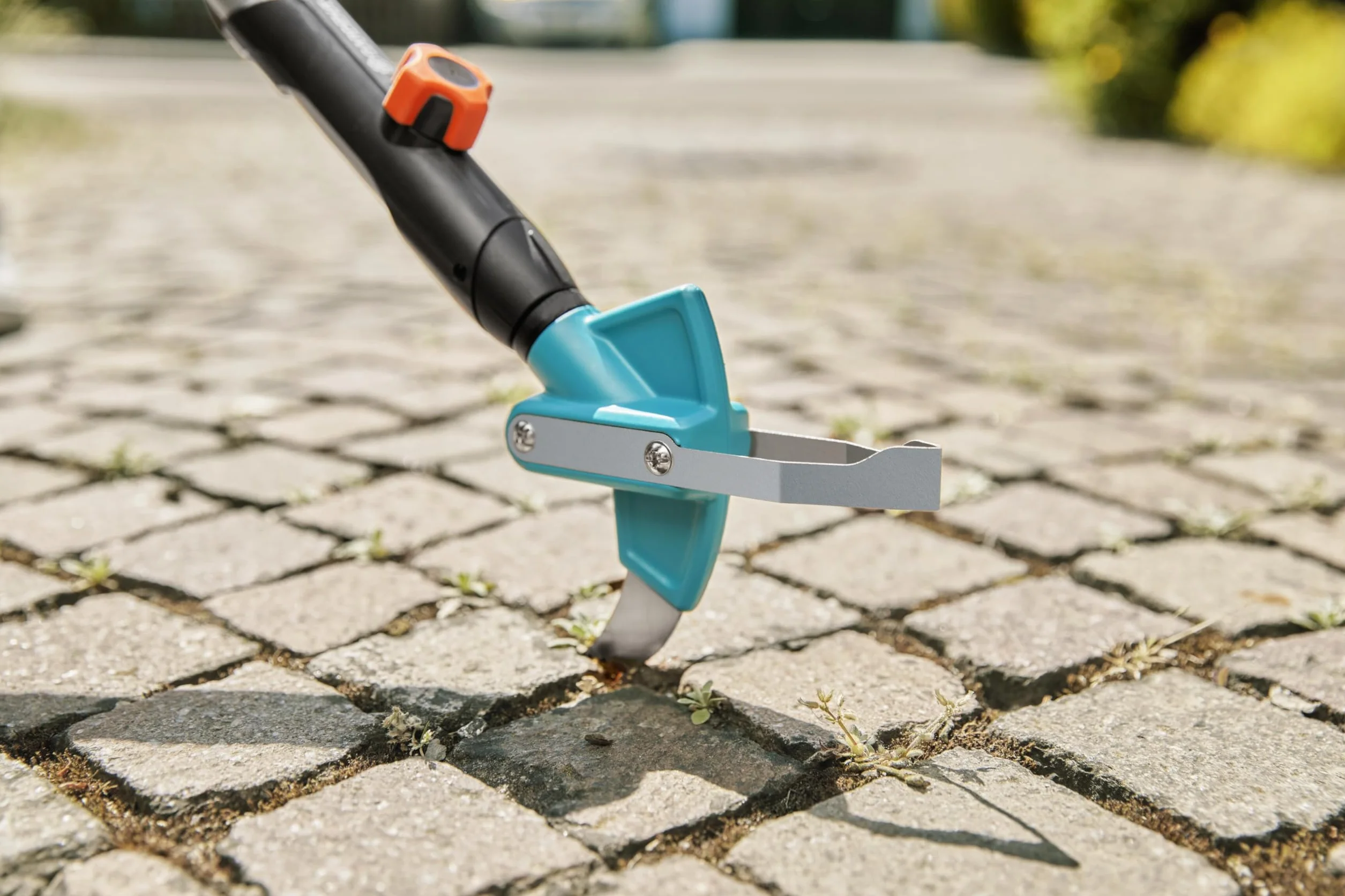 Gardena combisystem - 2 w 1 - skrobak do szczelin: Skrobak do usuwania chwastów i mchu, z uchwytem ze stali szlachetnej do bardzo szerokich spoin, do wszystkich trzonków cs (03607-20)