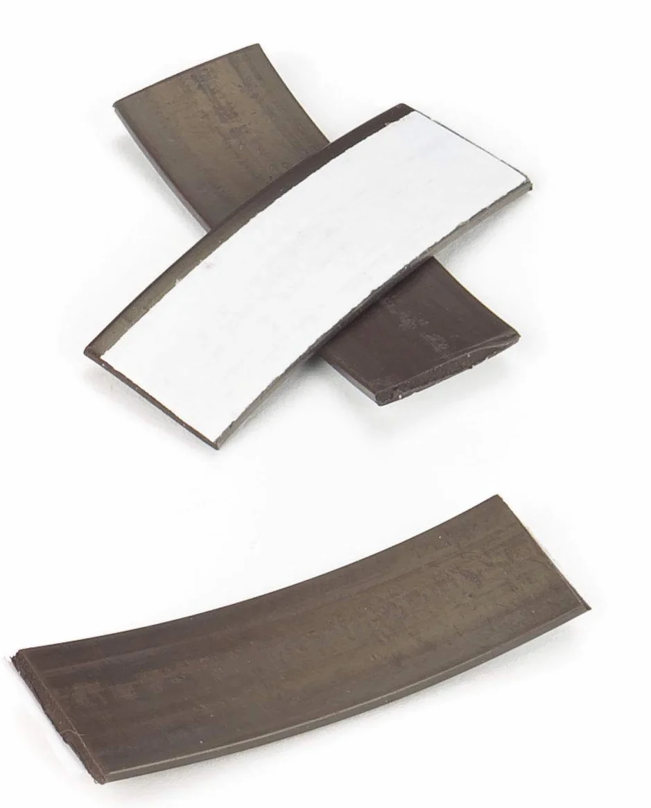 Baker Ross Samoprzylepna taśma magnetyczna (1 x 2,5 m na rolkę) długa samoprzylepna taśma magnetyczna