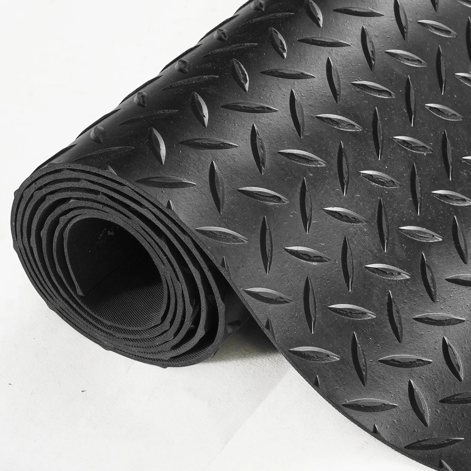 VEVOR Gumowa mata podłogowa z diamentową płytą, 3 mm x 1,2 m x 1,8 m, gumowa mata podłogowa SBR, łatwa do czyszczenia, gumowa mata diamentowa do samochodów, garażu, siłowni, czarna