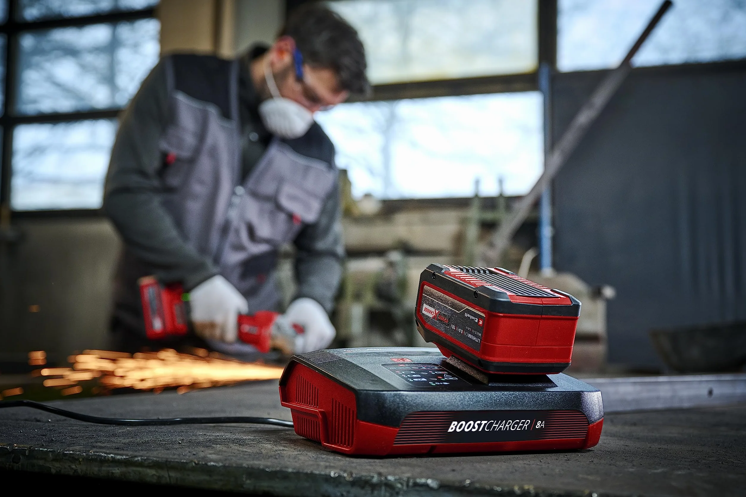 Oryginalna ładowarka Einhell Power X-Boostcharger 8A Power X-Change (litowo-jonowa, do wszystkich akumulatorów Power X-Change, tryb Boost dla szybszego ładowania, 7-poziomowy wskaźnik stanu LED)