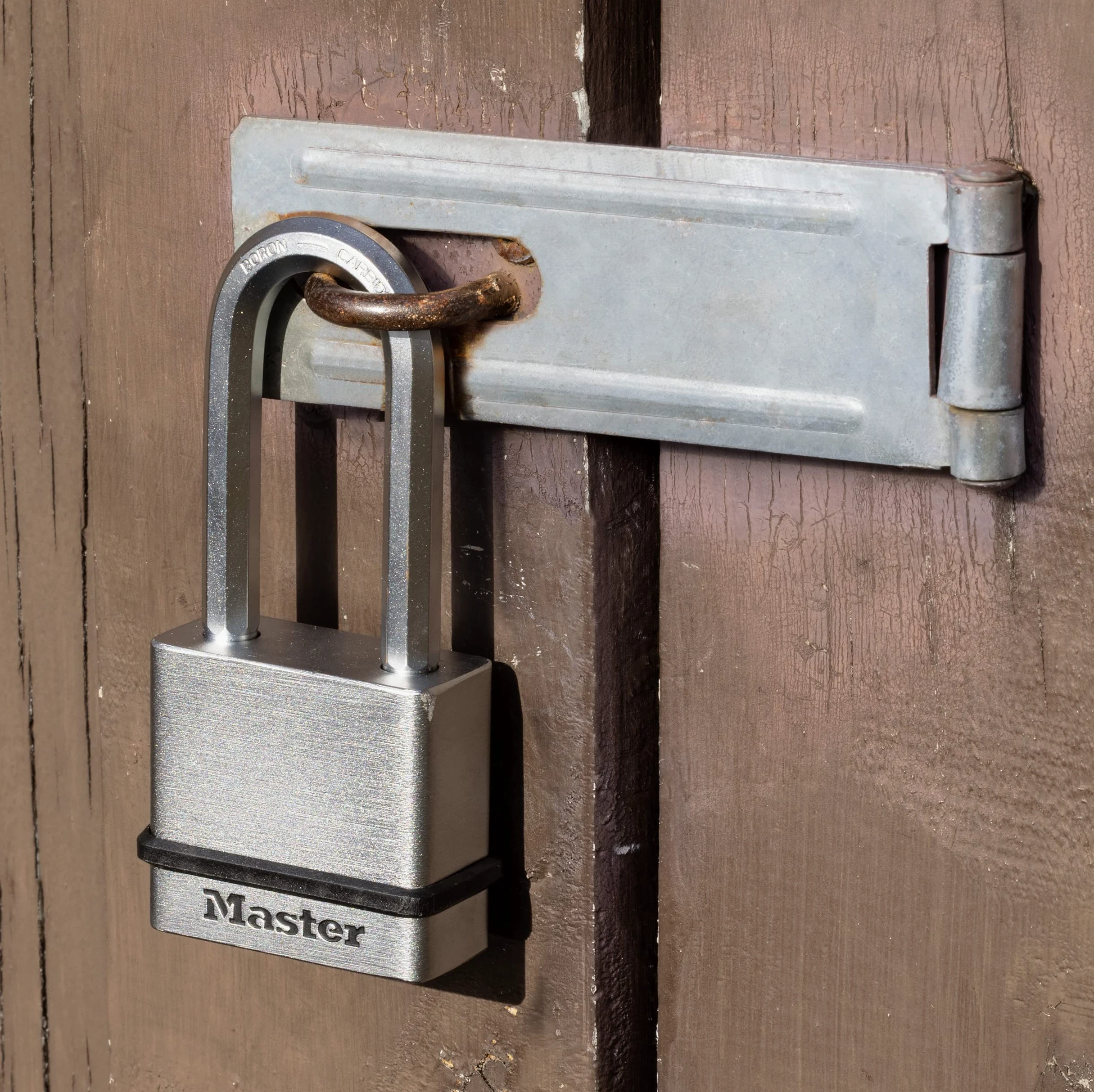 Master Lock M530 X Kadlhcsen 1-3/10,2 cm Large Magnum Kłódka Korpus z litego stalowego korpusu z pancernym uchwytem, 5,1 cm z uchwytem Clearance, identyczne klucze, M530XQLHCCSEN