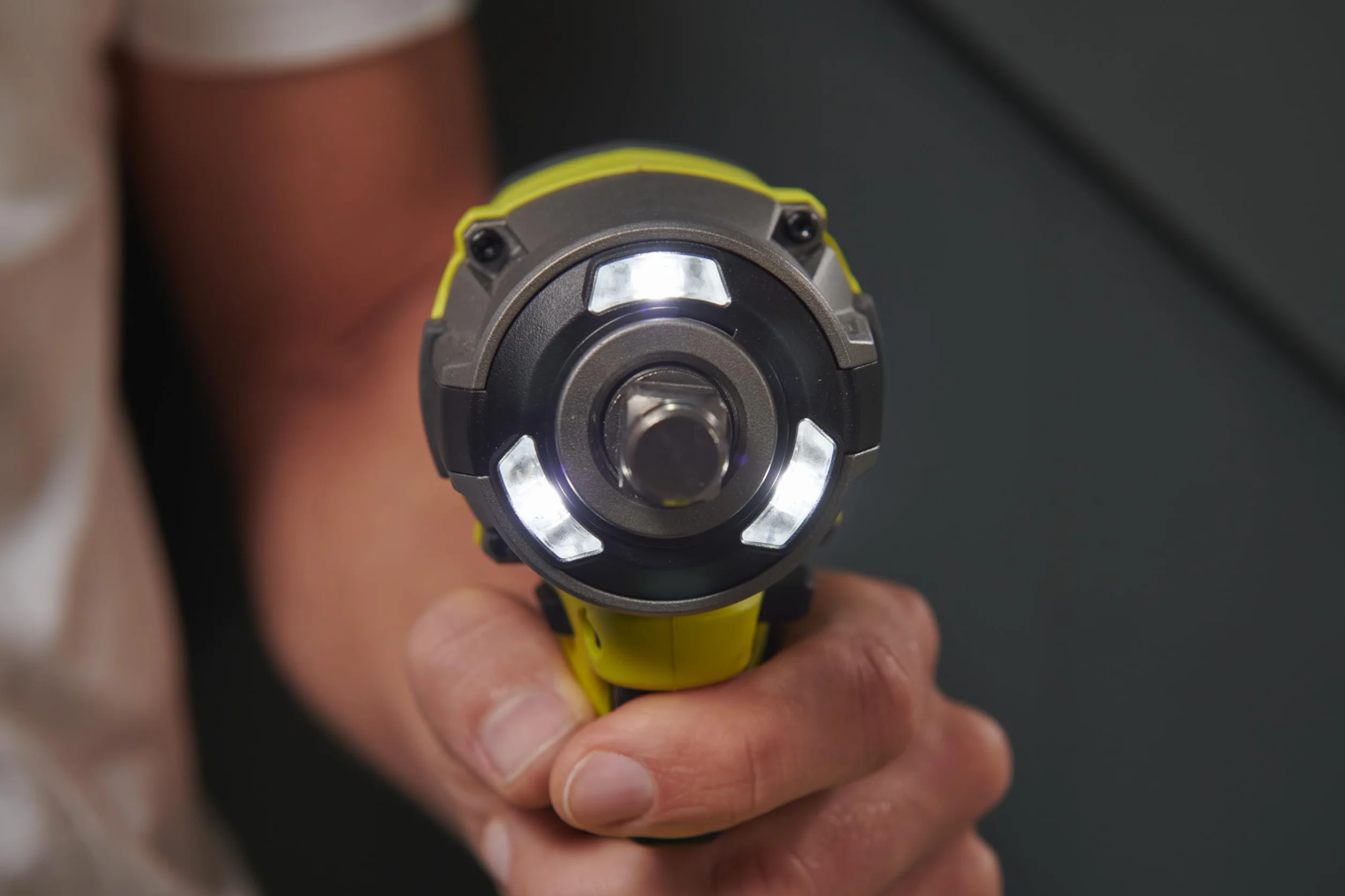 RYOBI RIW18CBL-0 18V ONE+ bezprzewodowy bezszczotkowy kompaktowy klucz udarowy (gołe narzędzie)