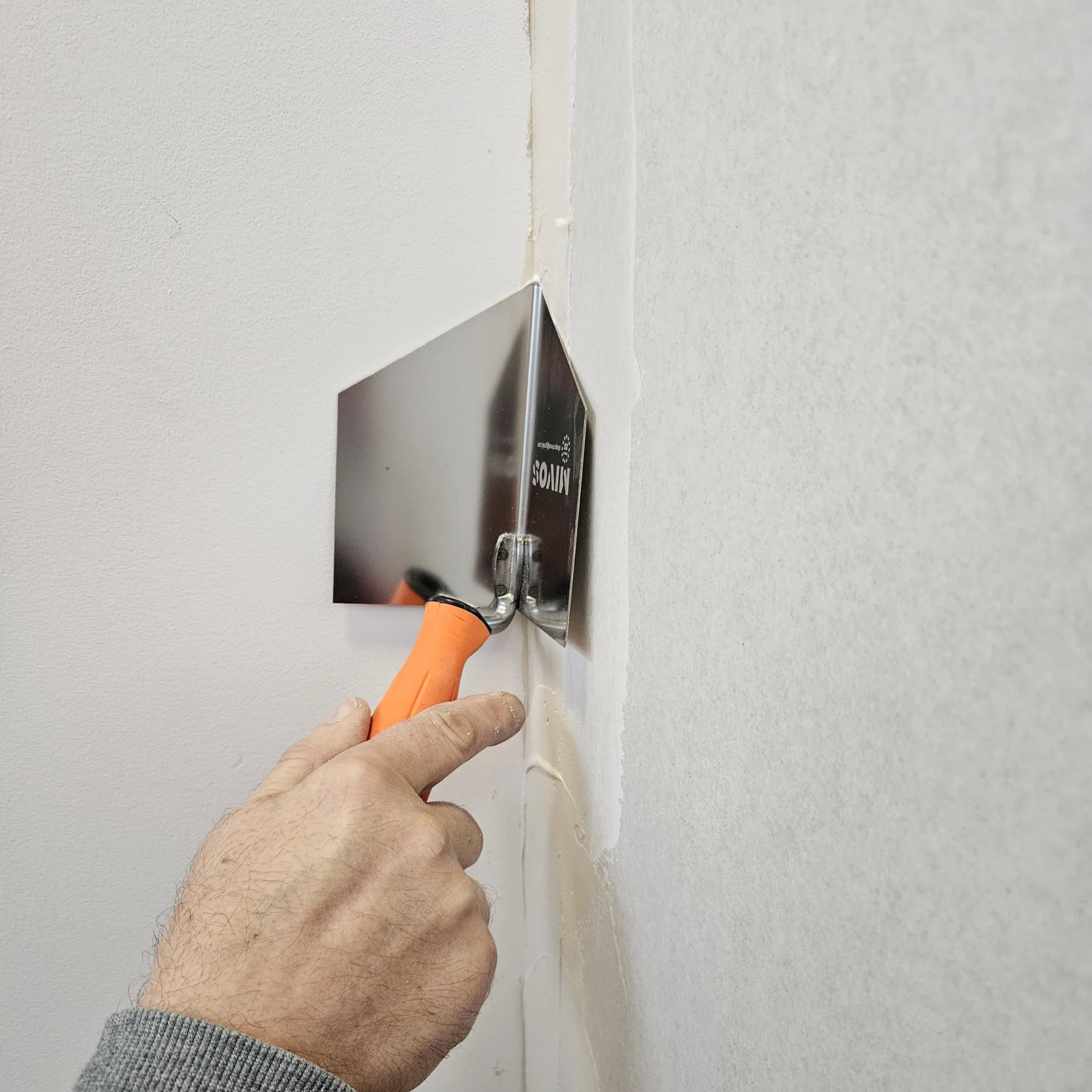 Mivos 2 x kielnia narożna ze stali nierdzewnej 125 x 75 mm – kielnia narożna wewnętrzna i zewnętrzna ze stali nierdzewnej – do wewnątrz i na zewnątrz z miękkim uchwytem – szpachelka narożna Made in EU