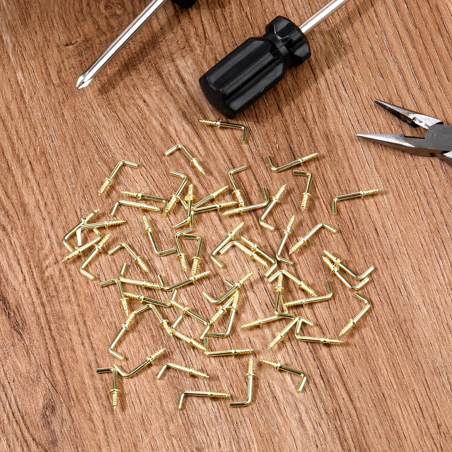 Jeffdad 150 szt. wiszących małych haczyków na śruby, 1,2 cm w kształcie litery L, miedziany, do biżuterii, rękodzieła, czapek, roślin, świateł, wieńców (złoty)
