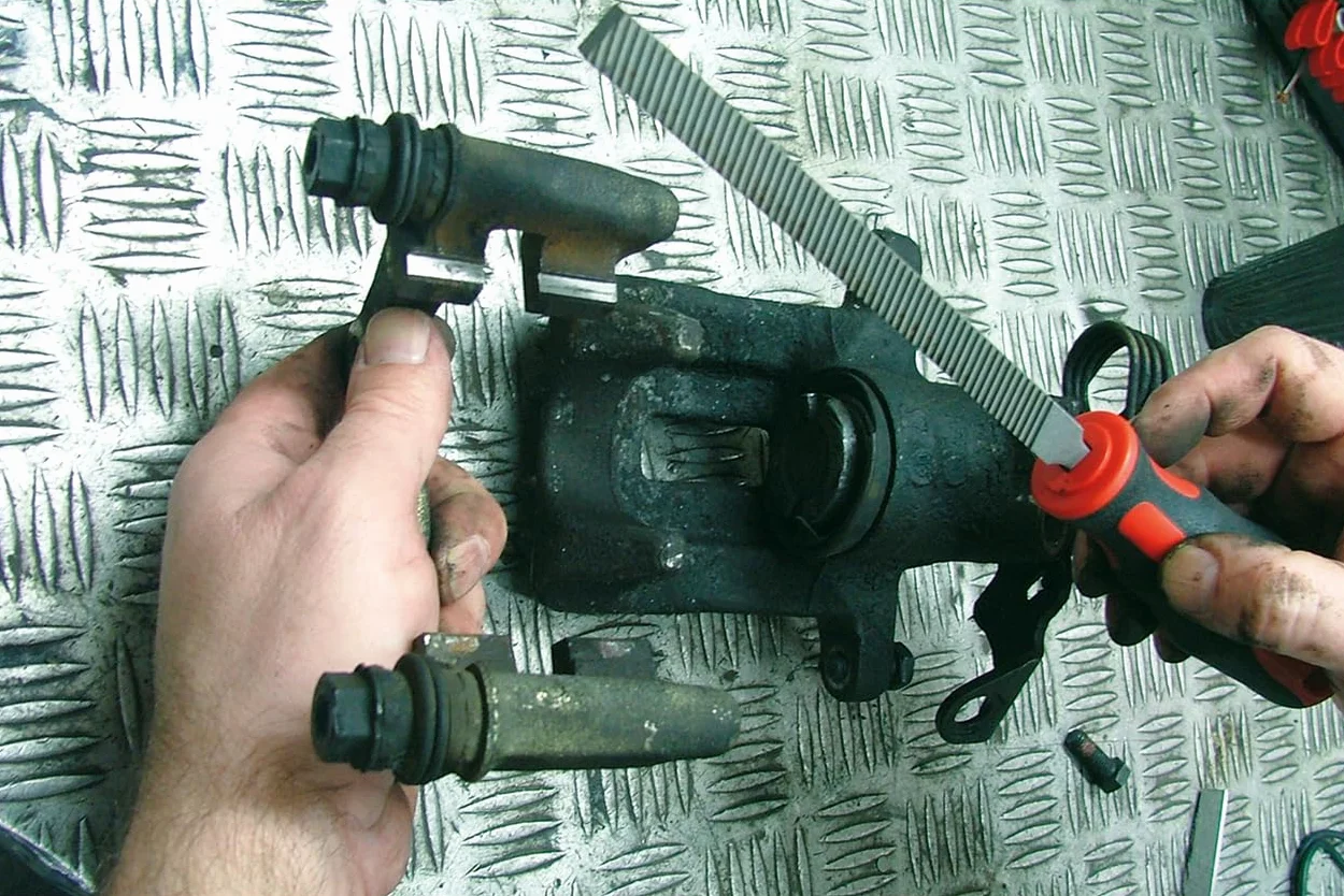 KS Tools 161.0950 Pilnik do siodla hamulca, 150mm