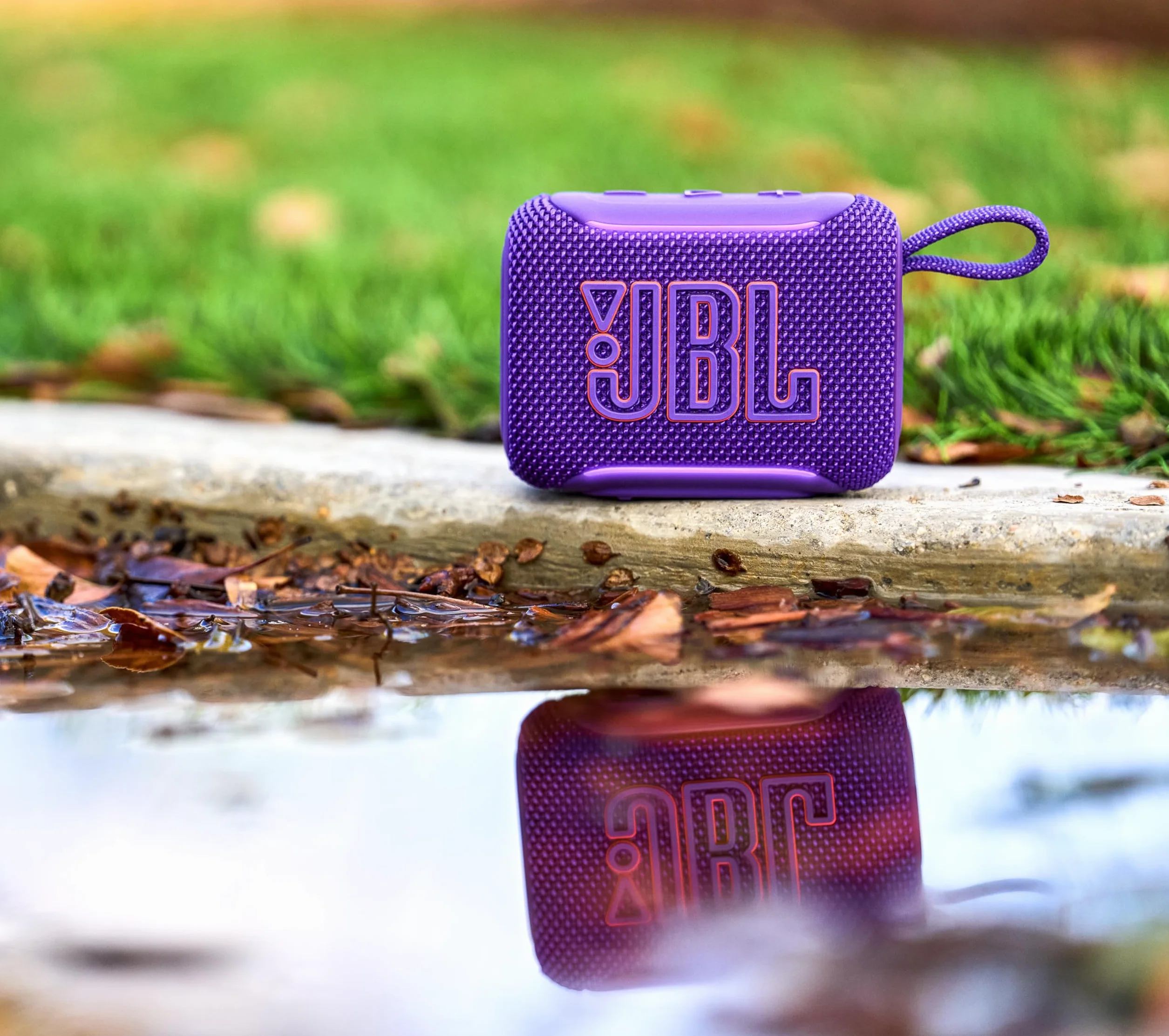 JBL GO 5 ultraprzenośny głośnik Bluetooth z dużym dźwiękiem JBL Pro i mocnym basem, parowaniem AirTouch, wodoszczelna konstrukcja, 10 godzin odtwarzania, fioletowy