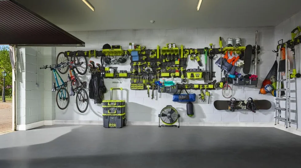 RYOBI - Półka do akumulatorów 18V ONE+™ - maksymalne obciążenie 6,8 kg - System RYOBI LINK - RSLW818