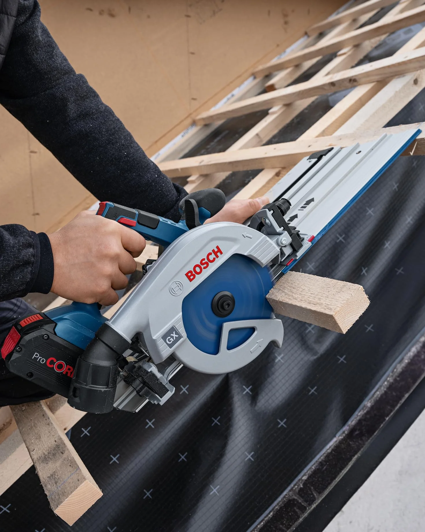 Bosch Professional: szyna prowadząca do cięć poprzecznych FSN 300 X (kompatybilność z GKS 18V-57-2 GX, cięcia pod kątem –45°/+60°, długość 300 mm)
