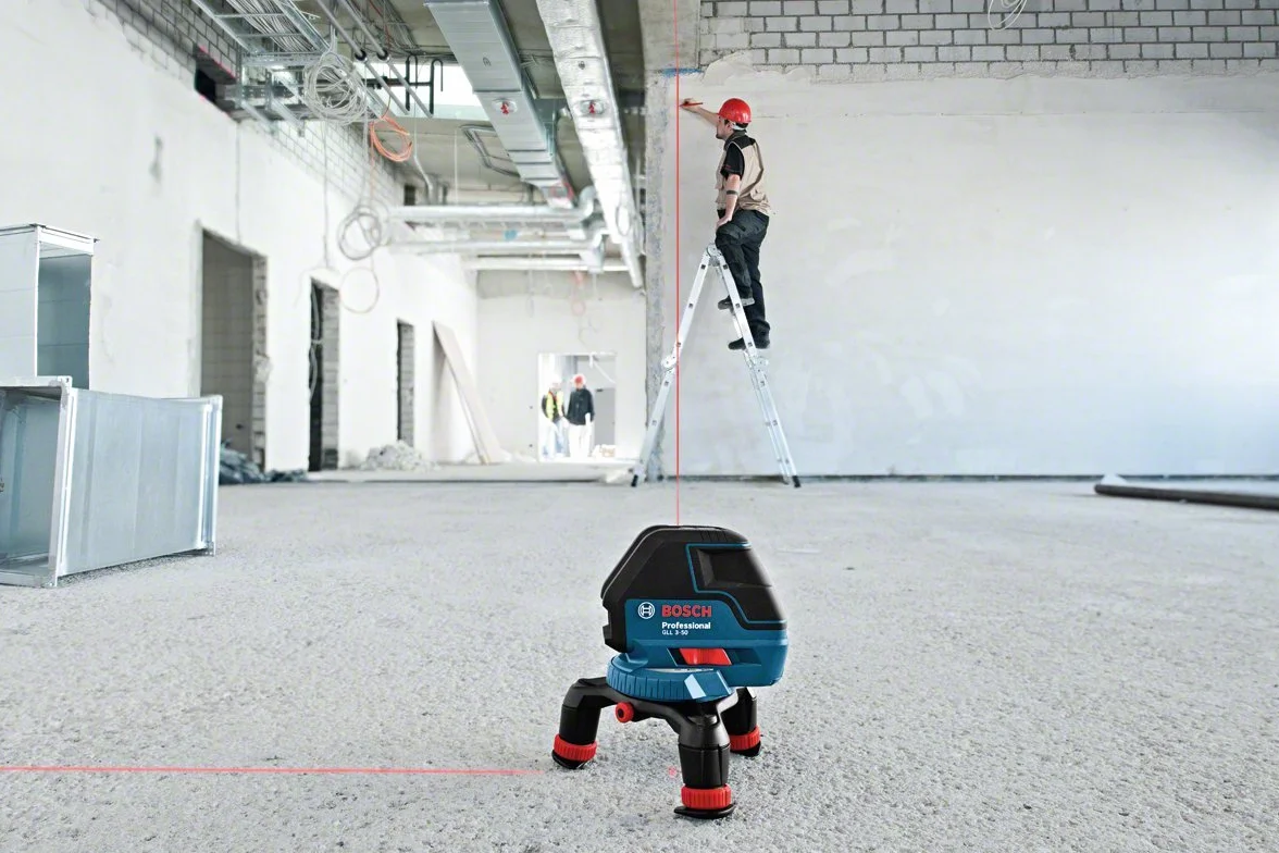 Bosch Professional Line Laser GLL 3-50, 4x baterie AA, tarcza celownicza, uchwyt uniwersalny, torba ochronna, wkładka do L-BOXX, pudełko kartonowe