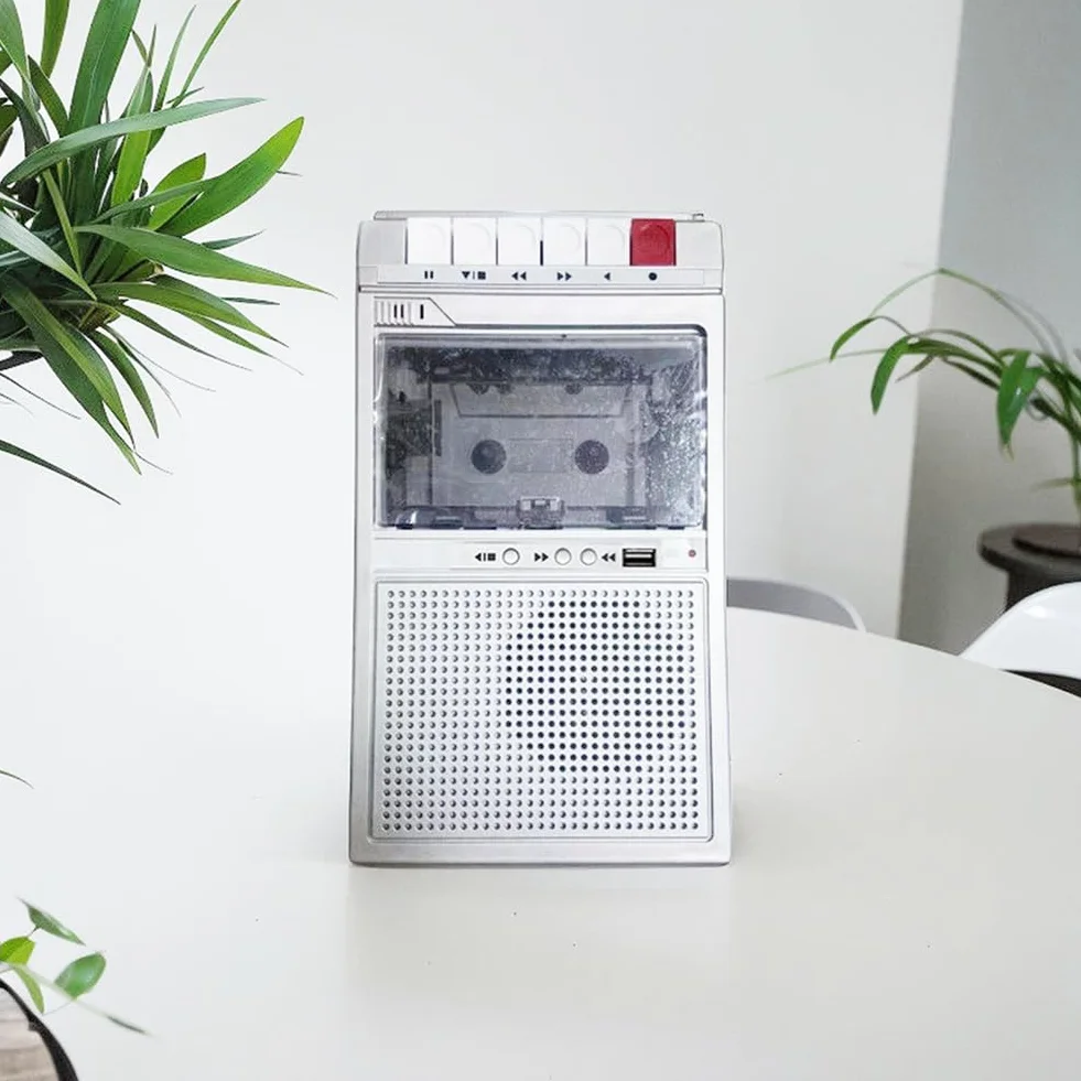 Retro Magnetofon i Odtwarzacz Kasetowy Obsługuje Wewnętrzne i Zewnętrzne Nagrywanie Oraz Transkrypcję USB