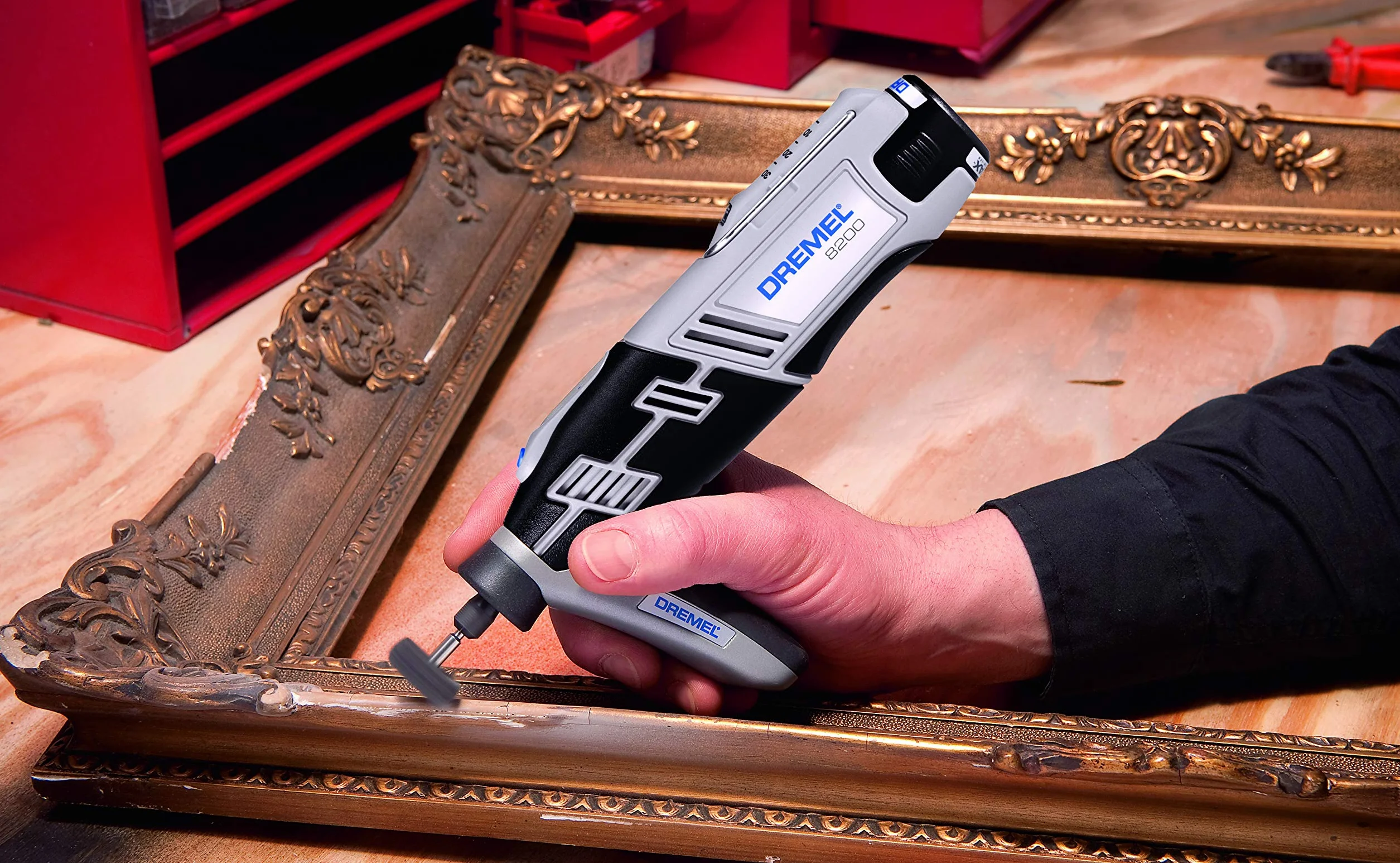 Dremel 577 Uchwyt detailera - uniwersalny zestaw akcesoriów do narzędzia obrotowego z 1 przystawką i 3 akcesoriami