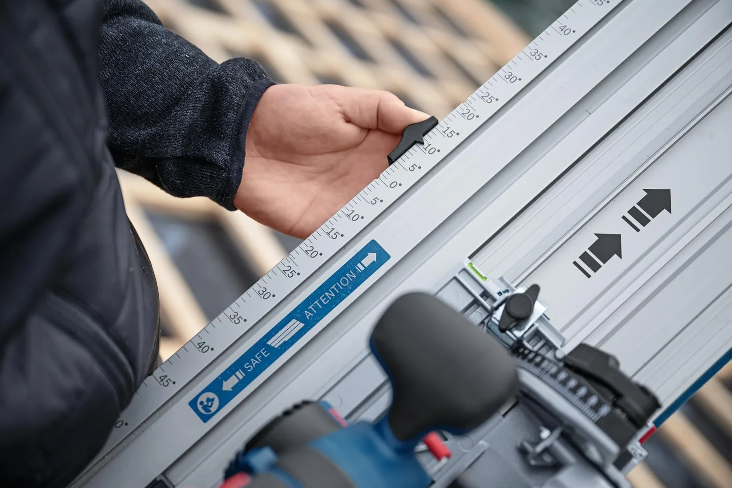 Bosch Professional: szyna prowadząca do cięć poprzecznych FSN 300 X (kompatybilność z GKS 18V-57-2 GX, cięcia pod kątem –45°/+60°, długość 300 mm)