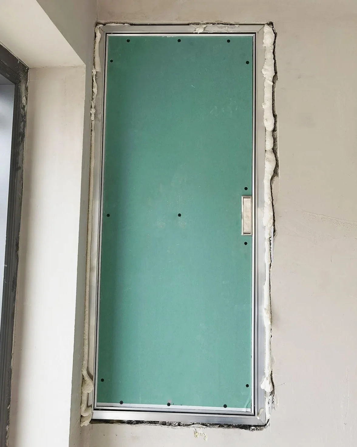Panel dostępu do płyt kartonowo-gipsowych z uchwytem – drzwi wejściowe do ściany do ukrytych instalacji wodno-kanalizacyjnych przenośnych drzwi inspekcyjnych z płyt gipsowo-kartonowych (450 x 750 mm)